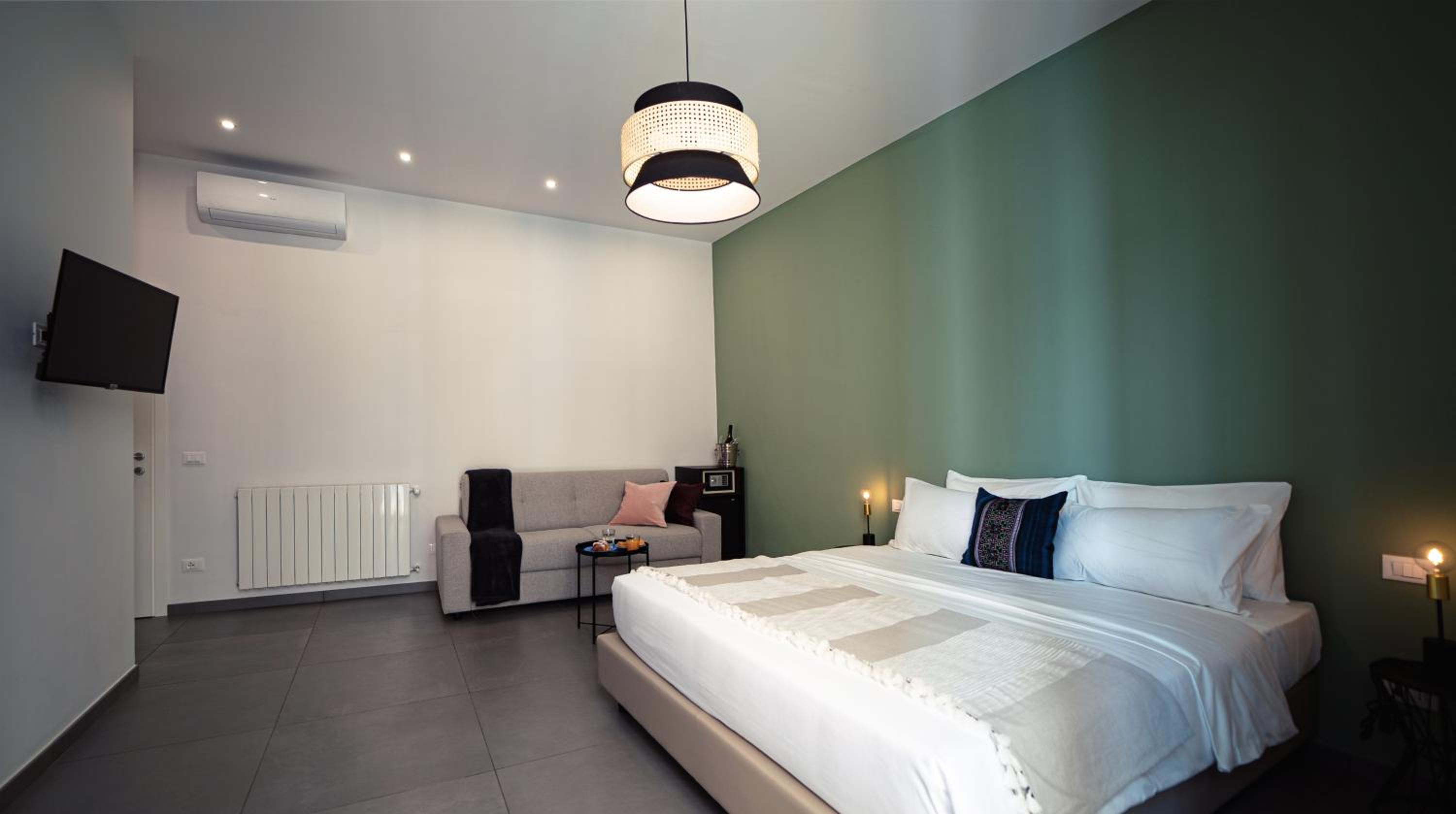 Superior Suite - Photo 6