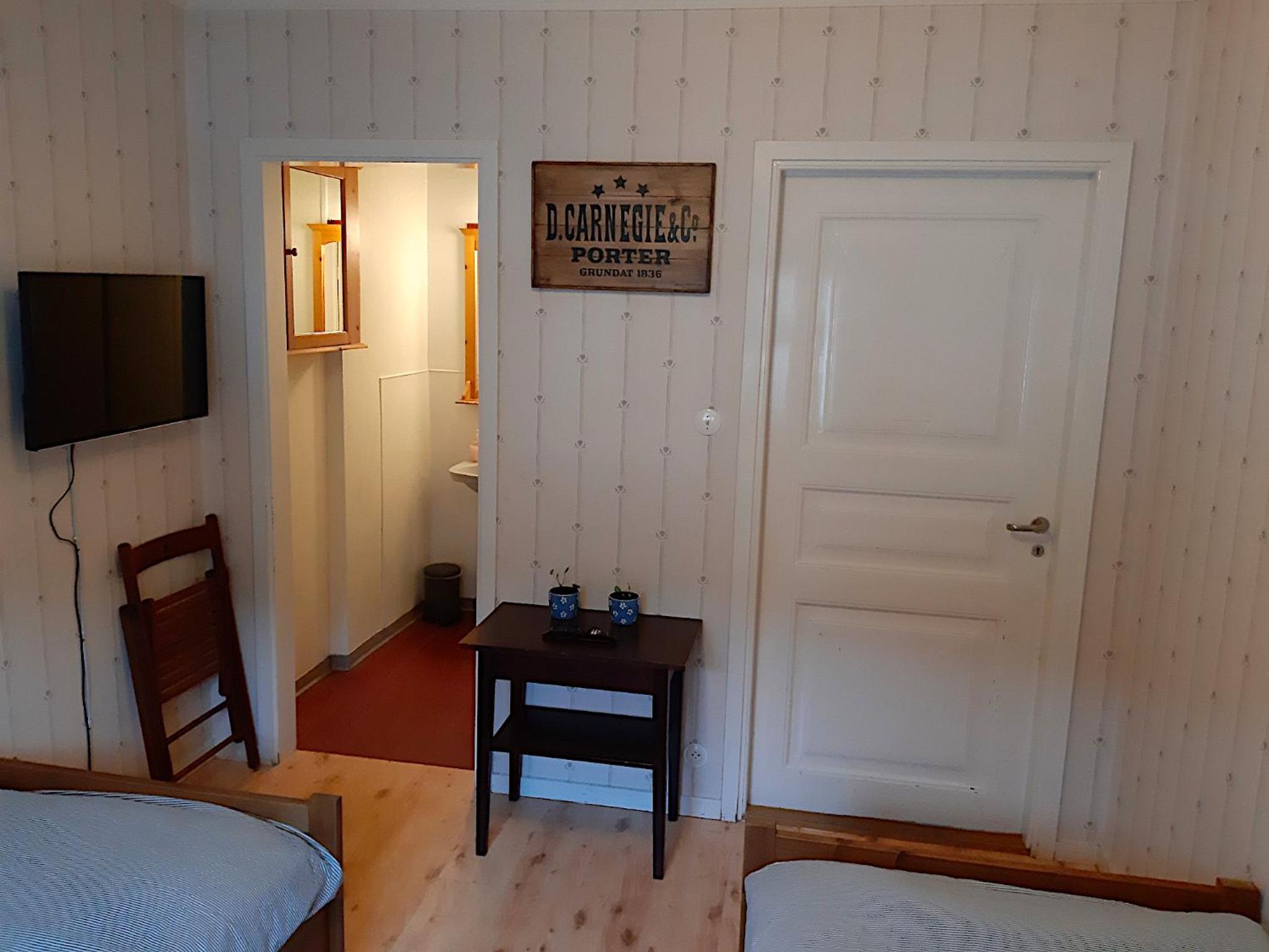 Twin Room with Shared Bathroom photo 2