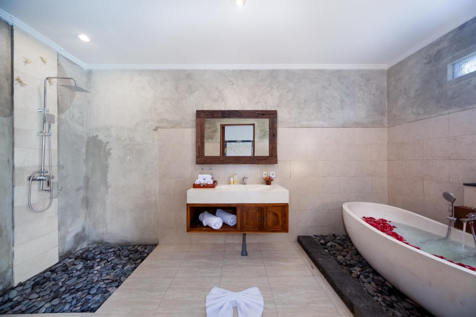 Three-Bedroom Villa with Private Pool - Photo 12