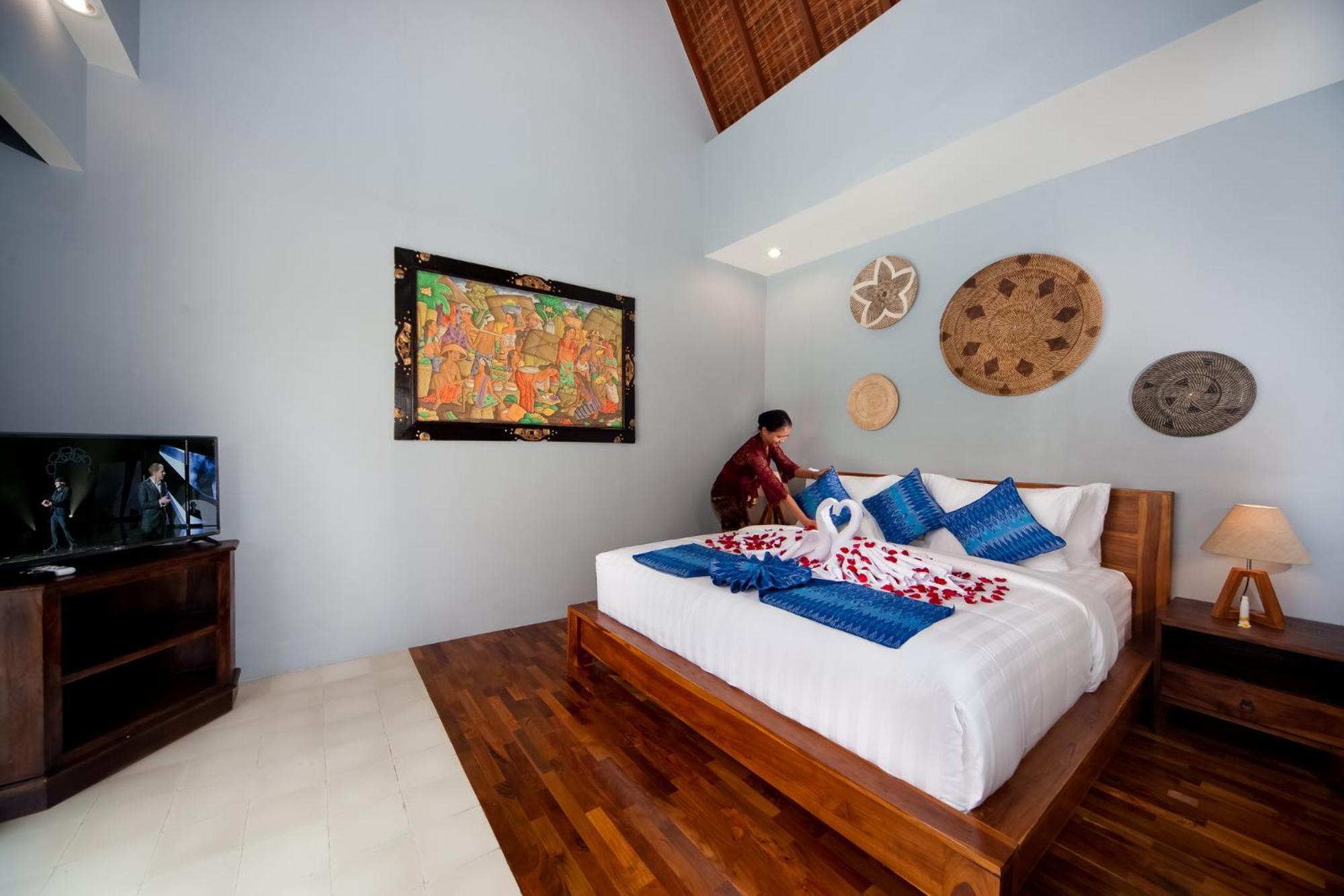 Three-Bedroom Villa with Private Pool - Photo 9
