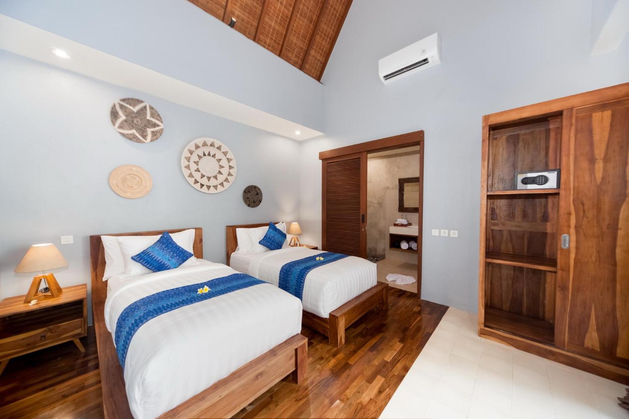 Three-Bedroom Villa with Private Pool - Photo 7