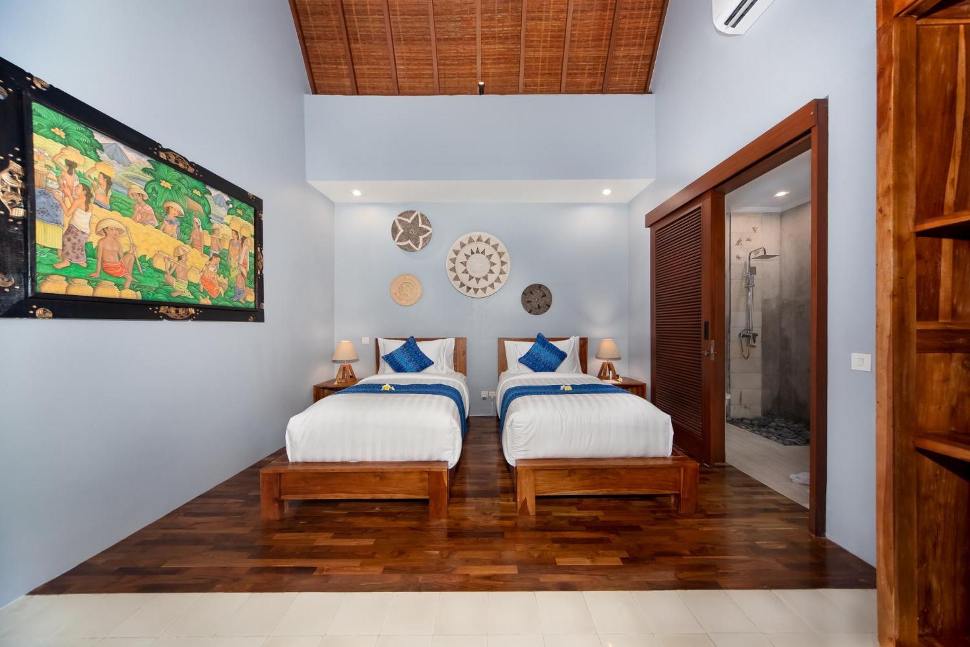 Three-Bedroom Villa with Private Pool - Photo 8