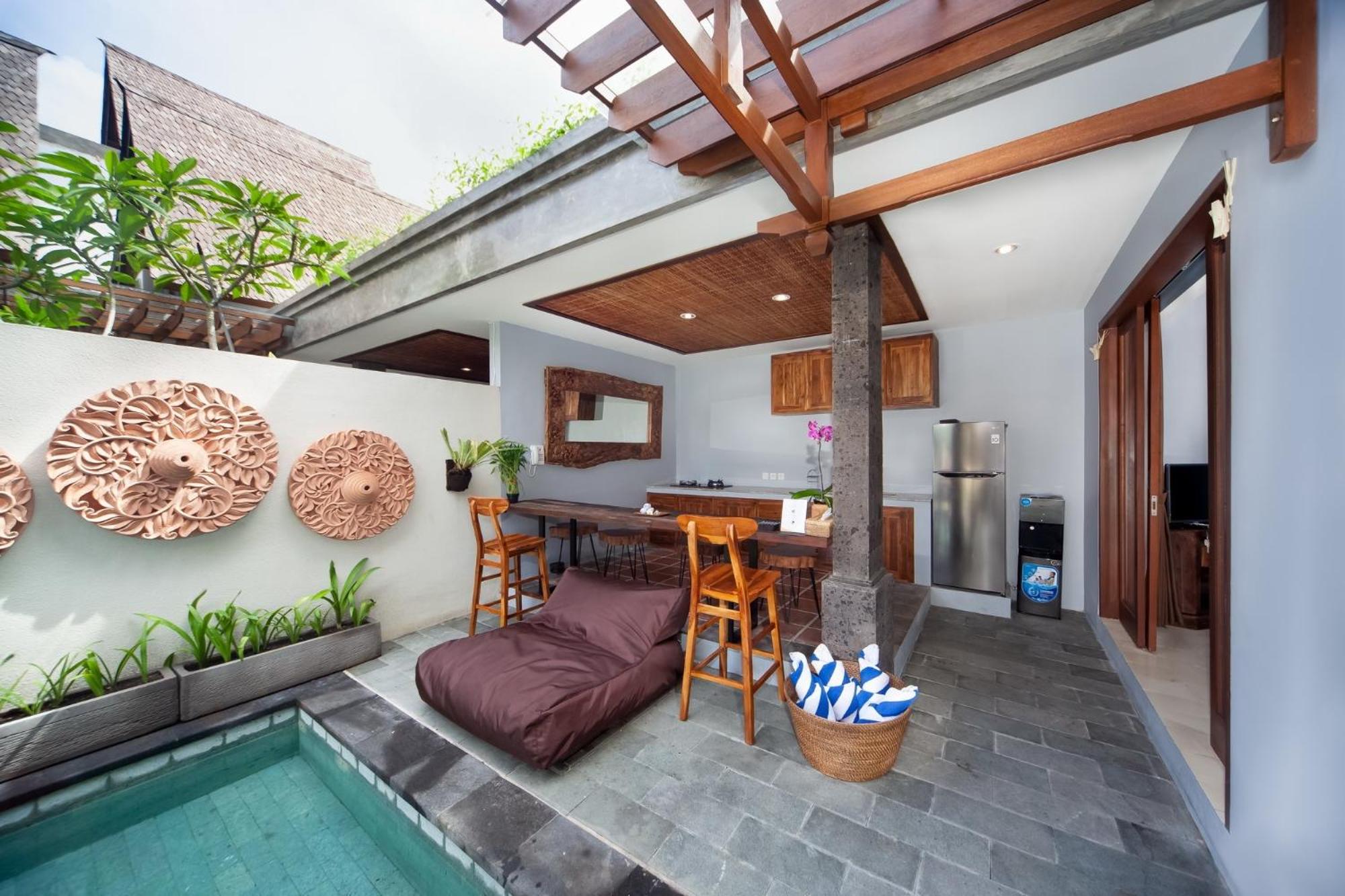 Three-Bedroom Villa with Private Pool - Photo 5