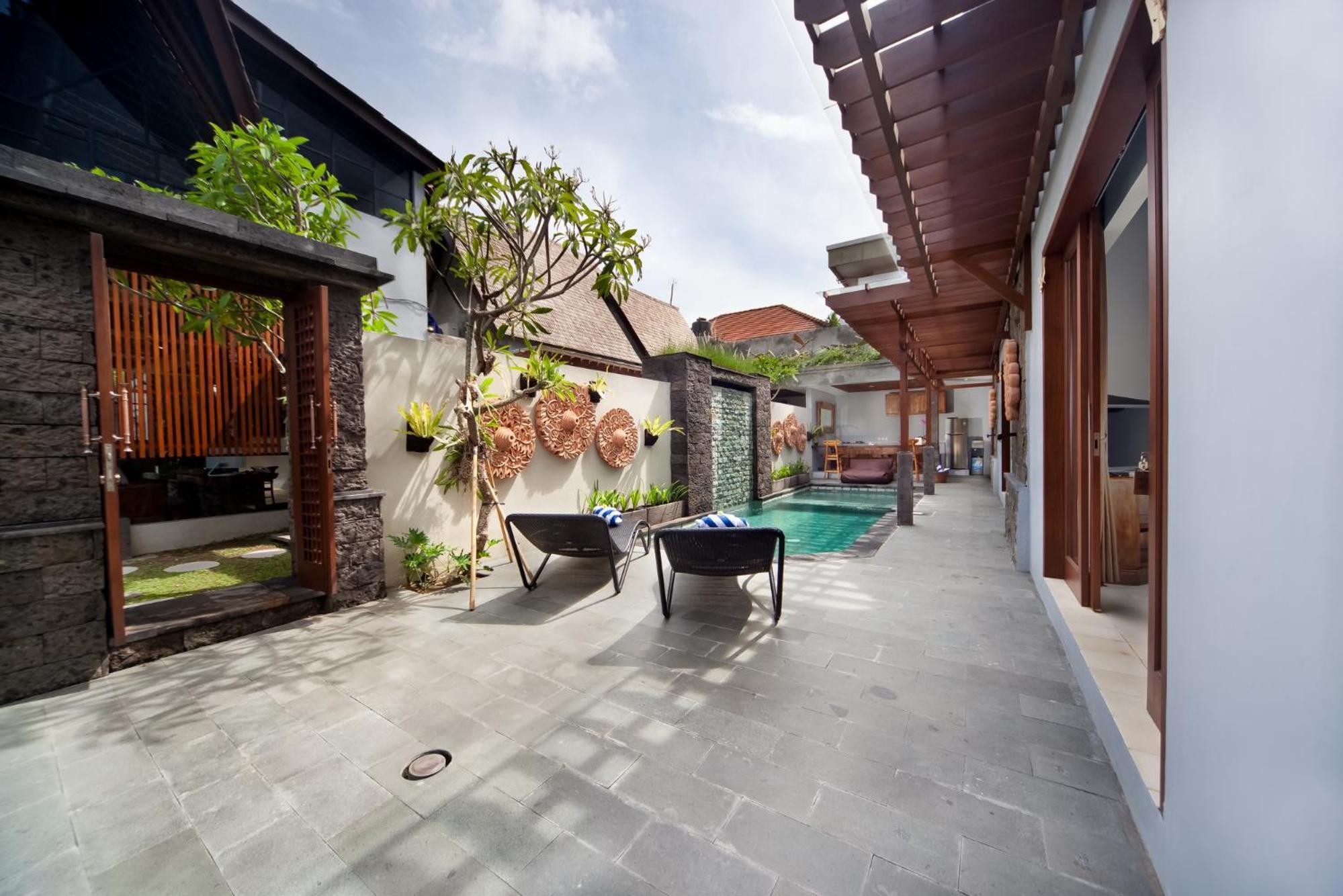 Three-Bedroom Villa with Private Pool - Photo 4