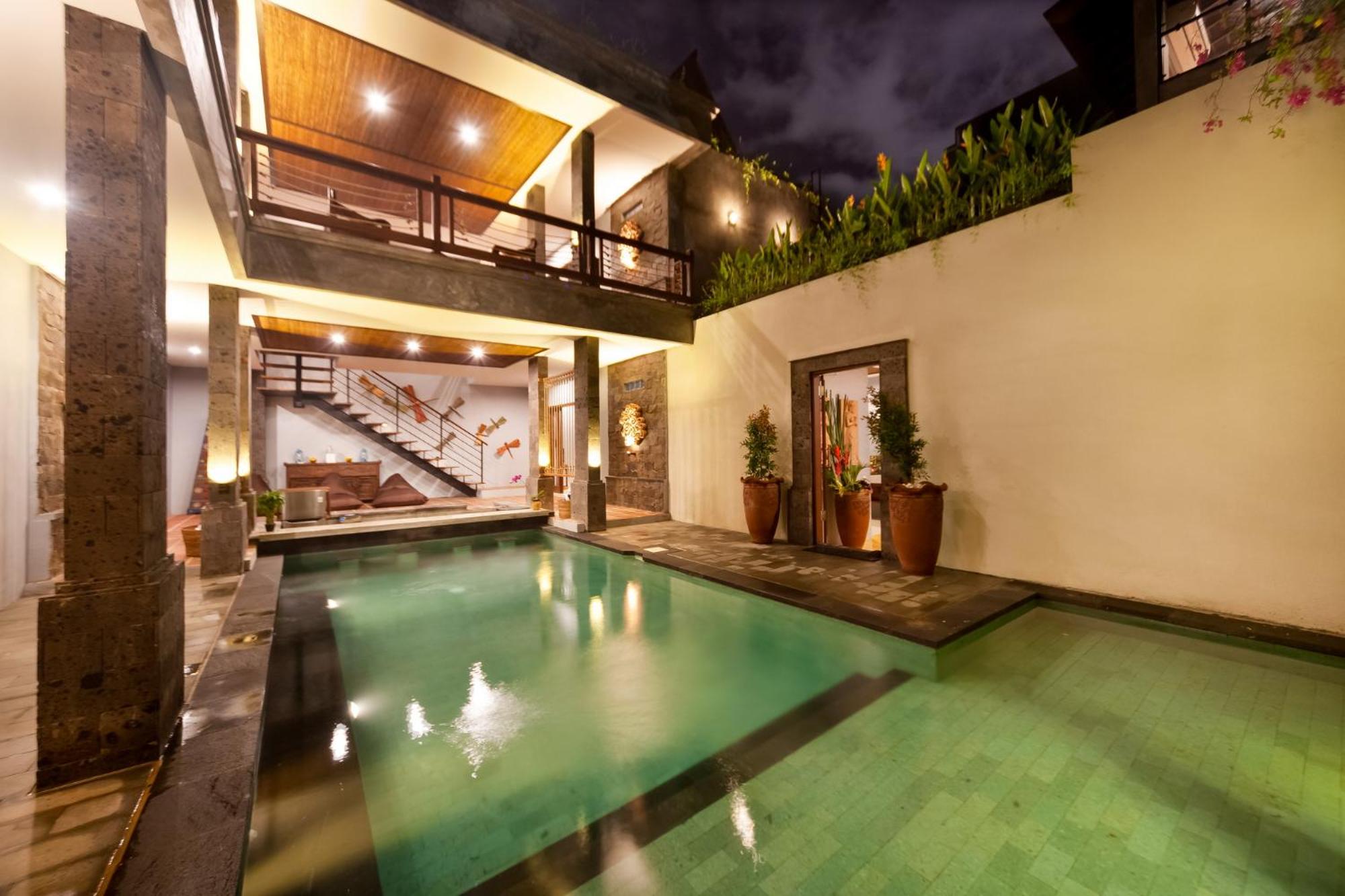 Suite - Photo 1