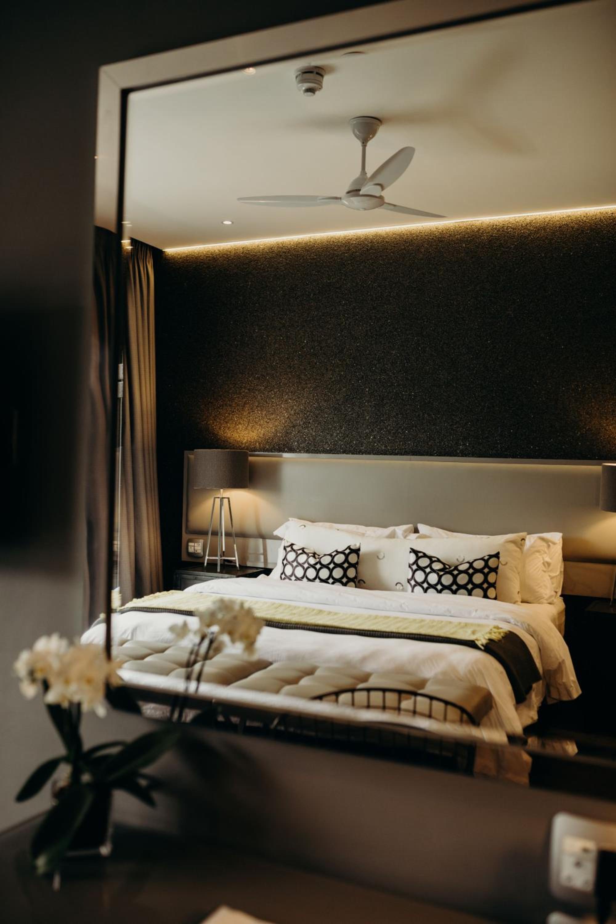 Luxury King or Twin Room with Mountain View - Photo 32