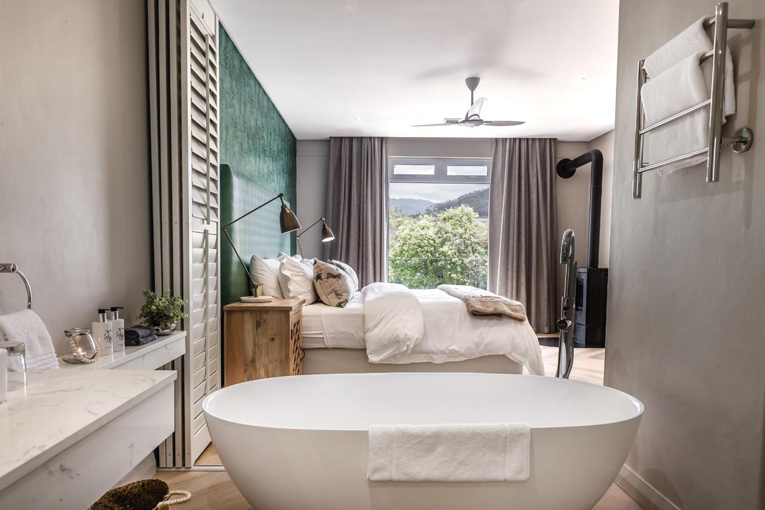 Luxury King or Twin Room with Mountain View - Photo 31