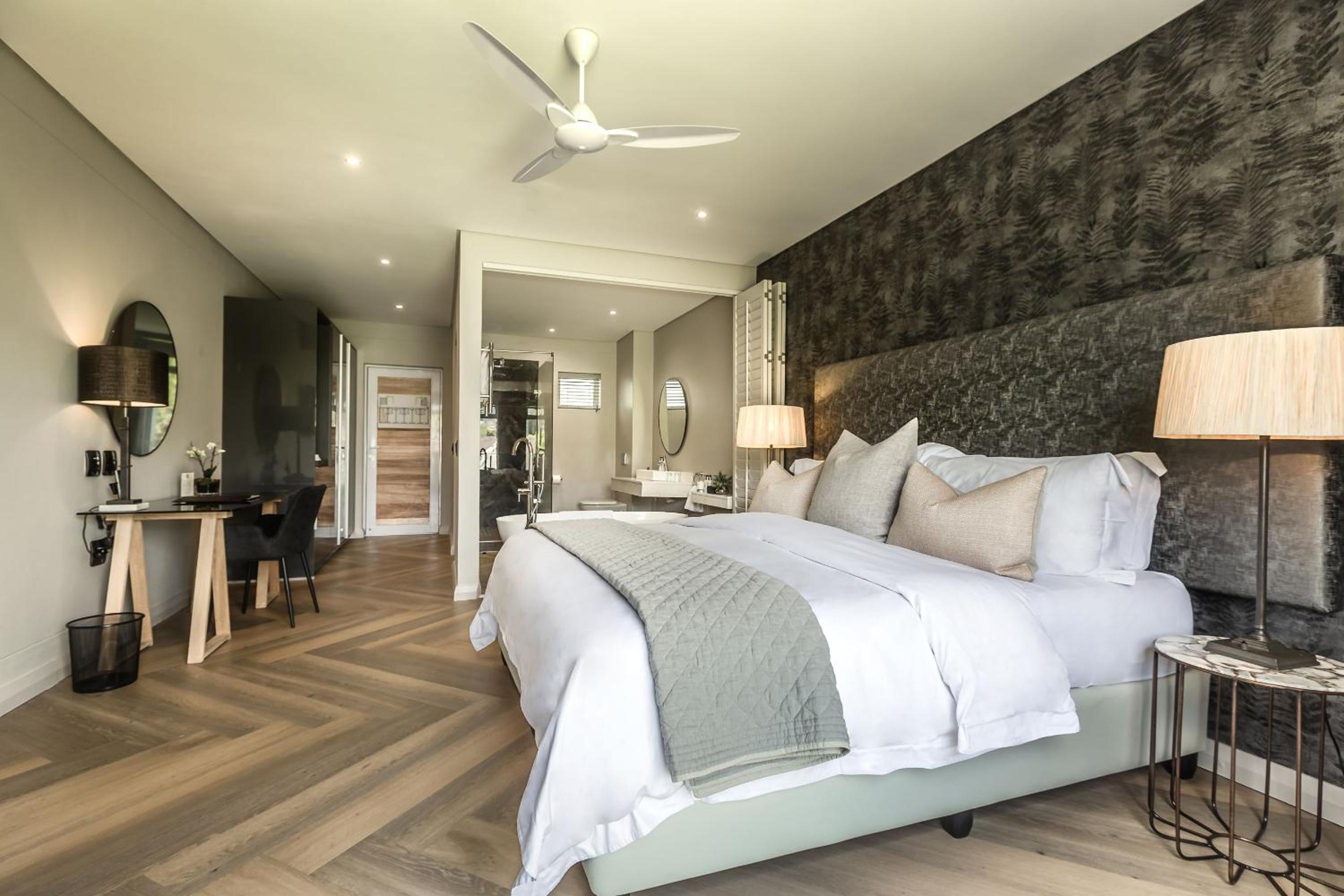 Luxury King or Twin Room with Mountain View - Photo 29