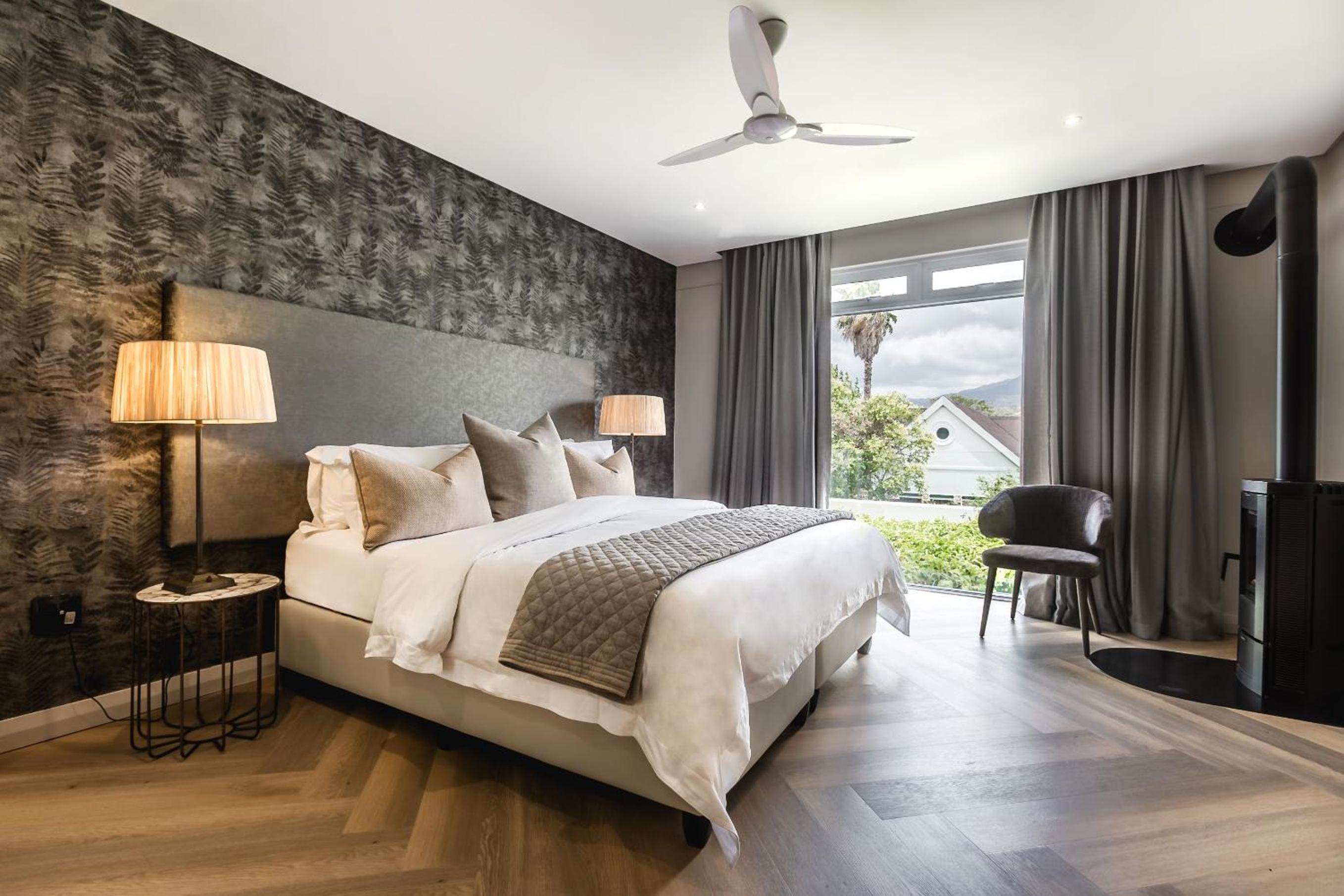 Luxury King or Twin Room with Mountain View - Photo 23