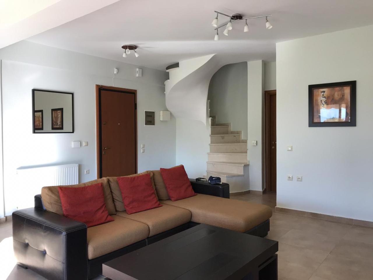 Three-Bedroom Villa photo 2