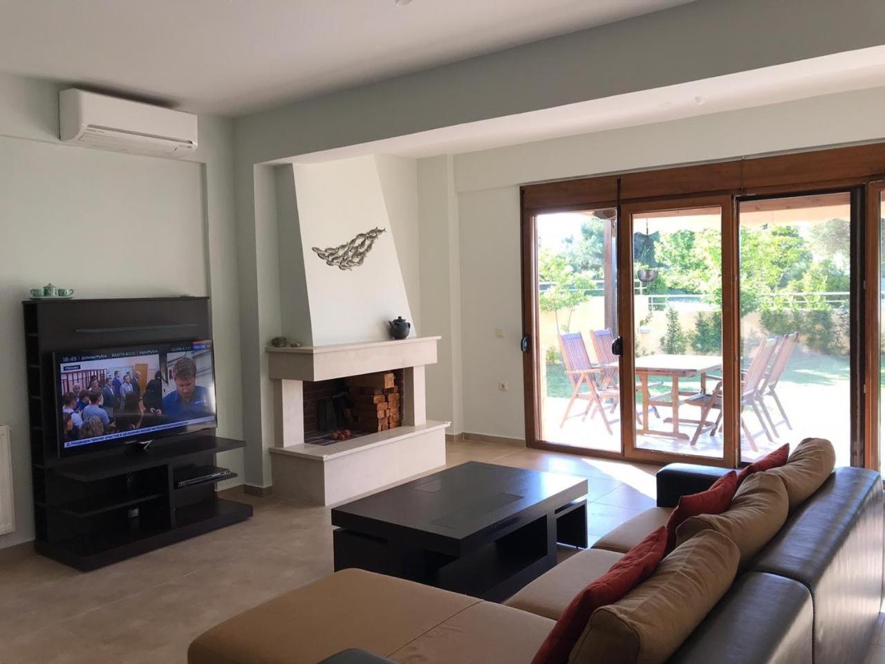 Three-Bedroom Villa photo 3