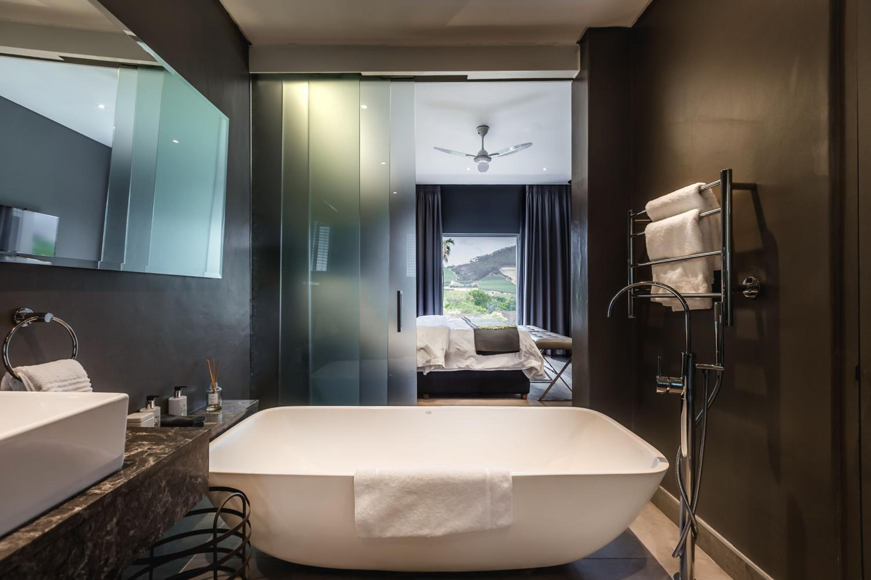 Luxury King or Twin Room with Mountain View - Photo 22