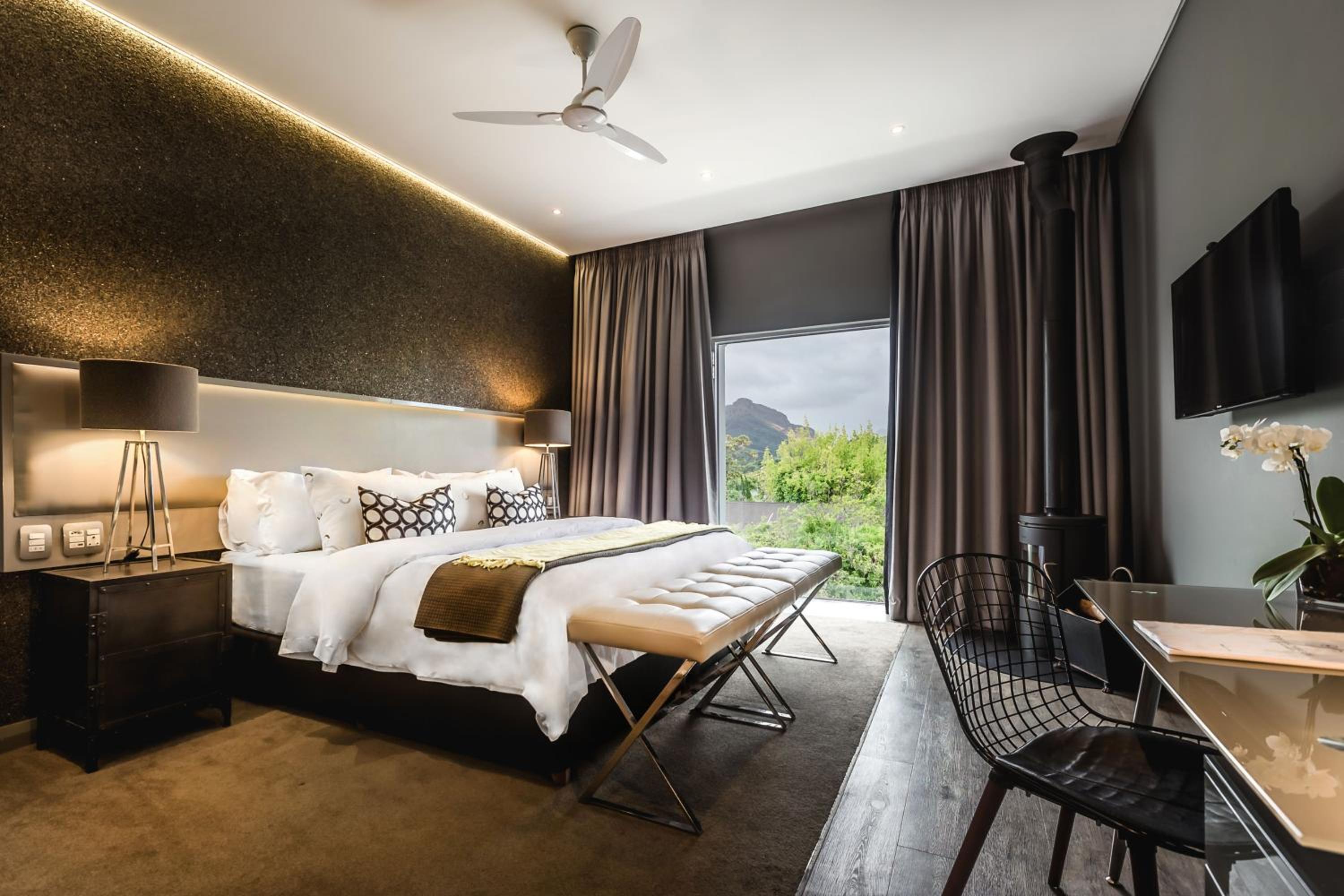 Luxury King or Twin Room with Mountain View - Photo 21