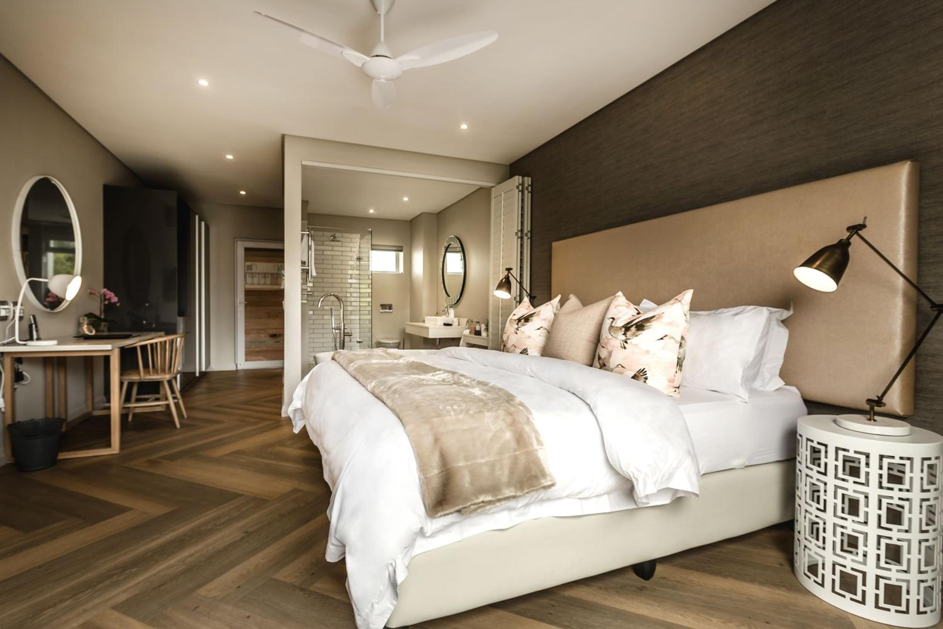 Luxury King or Twin Room with Mountain View - Photo 6