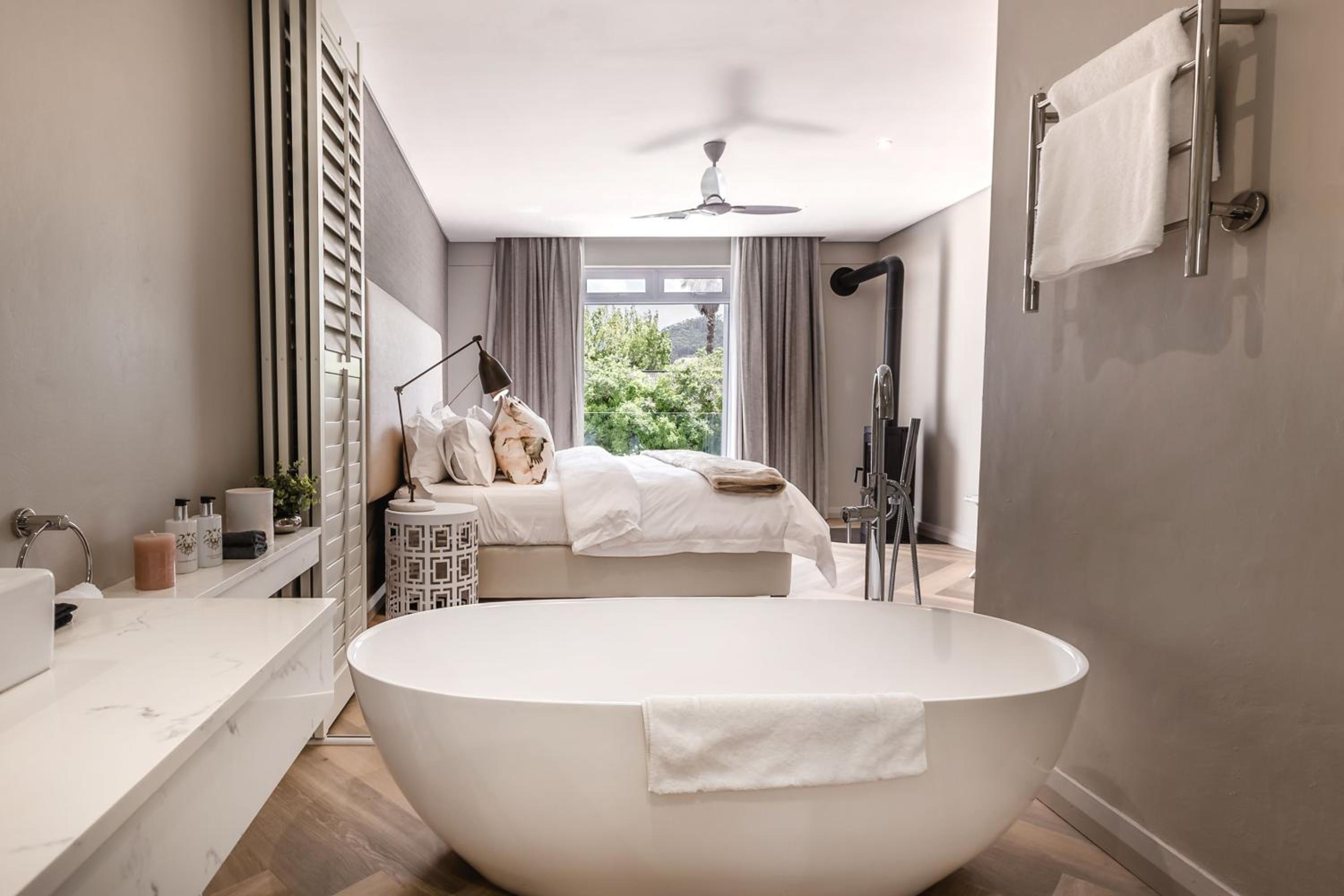Luxury King or Twin Room with Mountain View - Photo 5