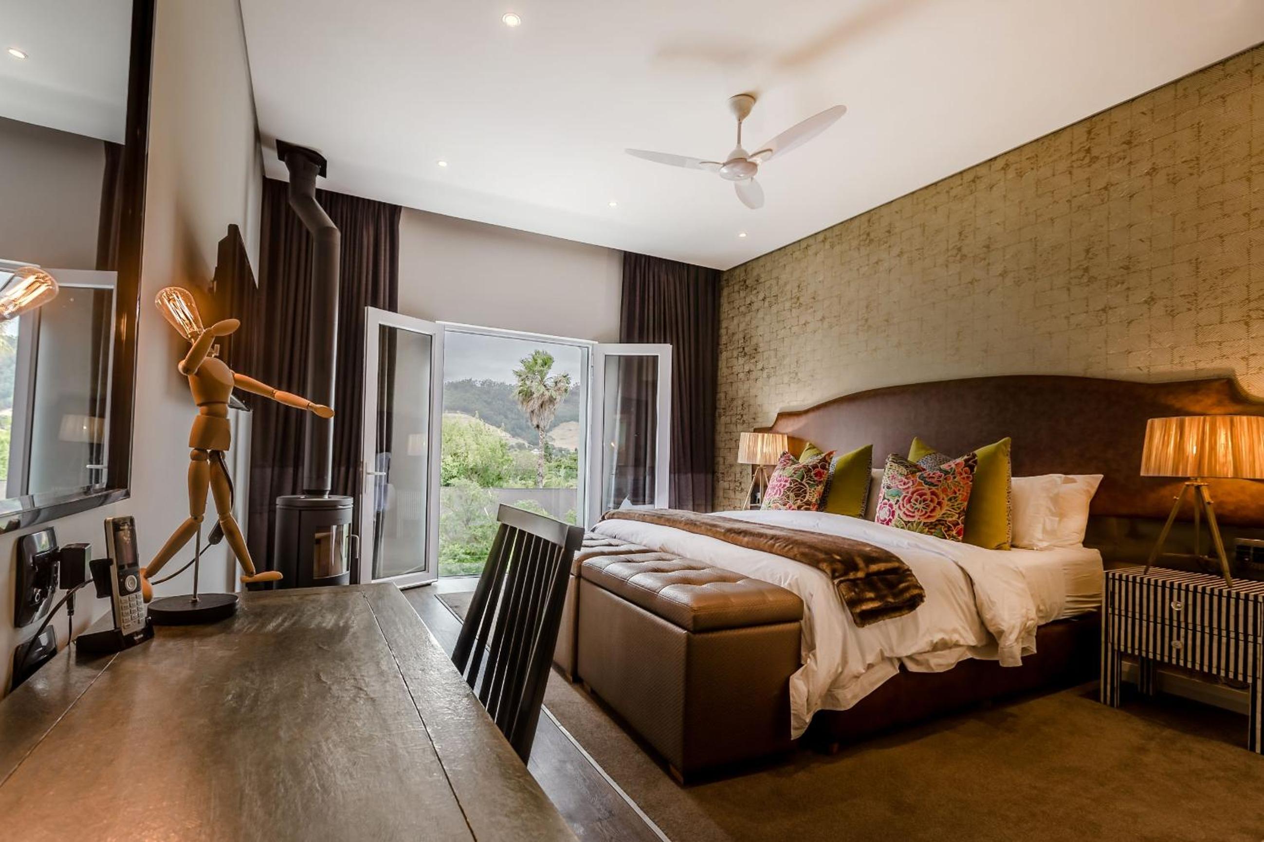 Luxury King or Twin Room with Mountain View - Photo 43