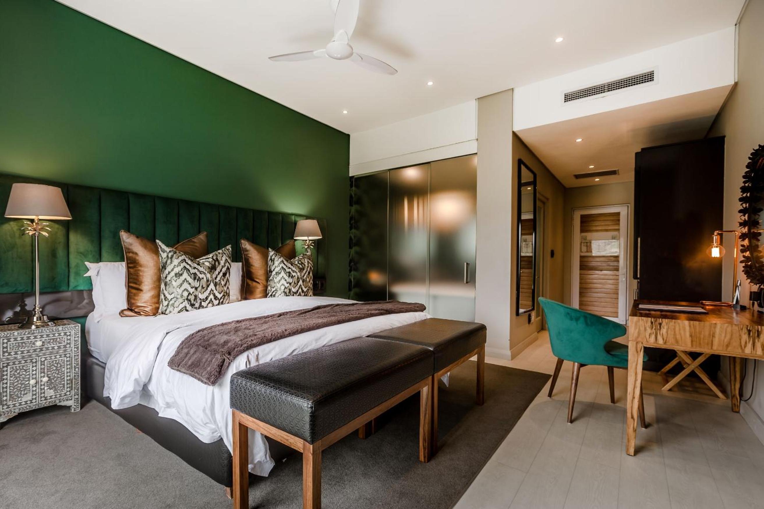 Luxury King or Twin Room with Mountain View - Photo 44