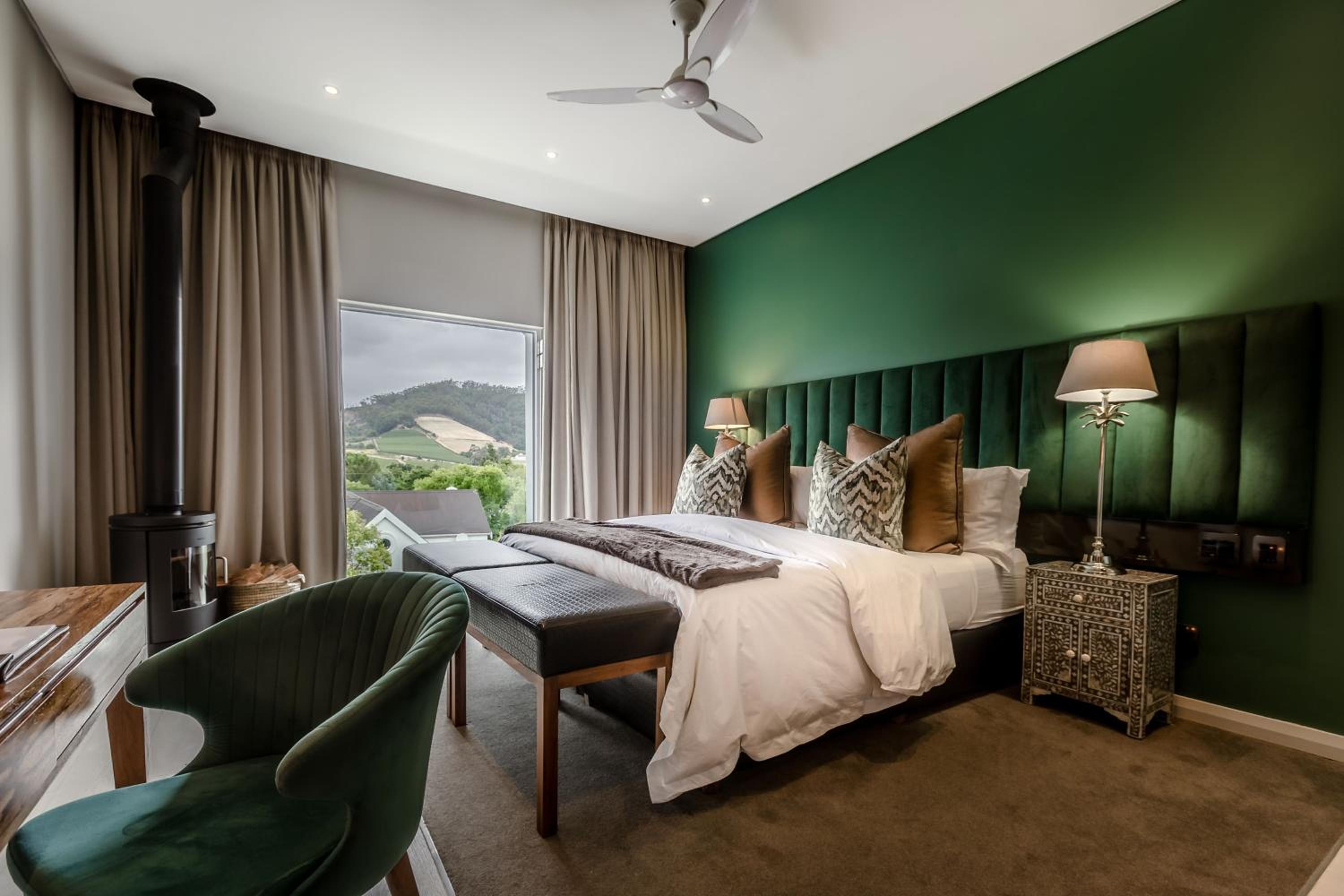 Luxury King or Twin Room with Mountain View - Photo 46
