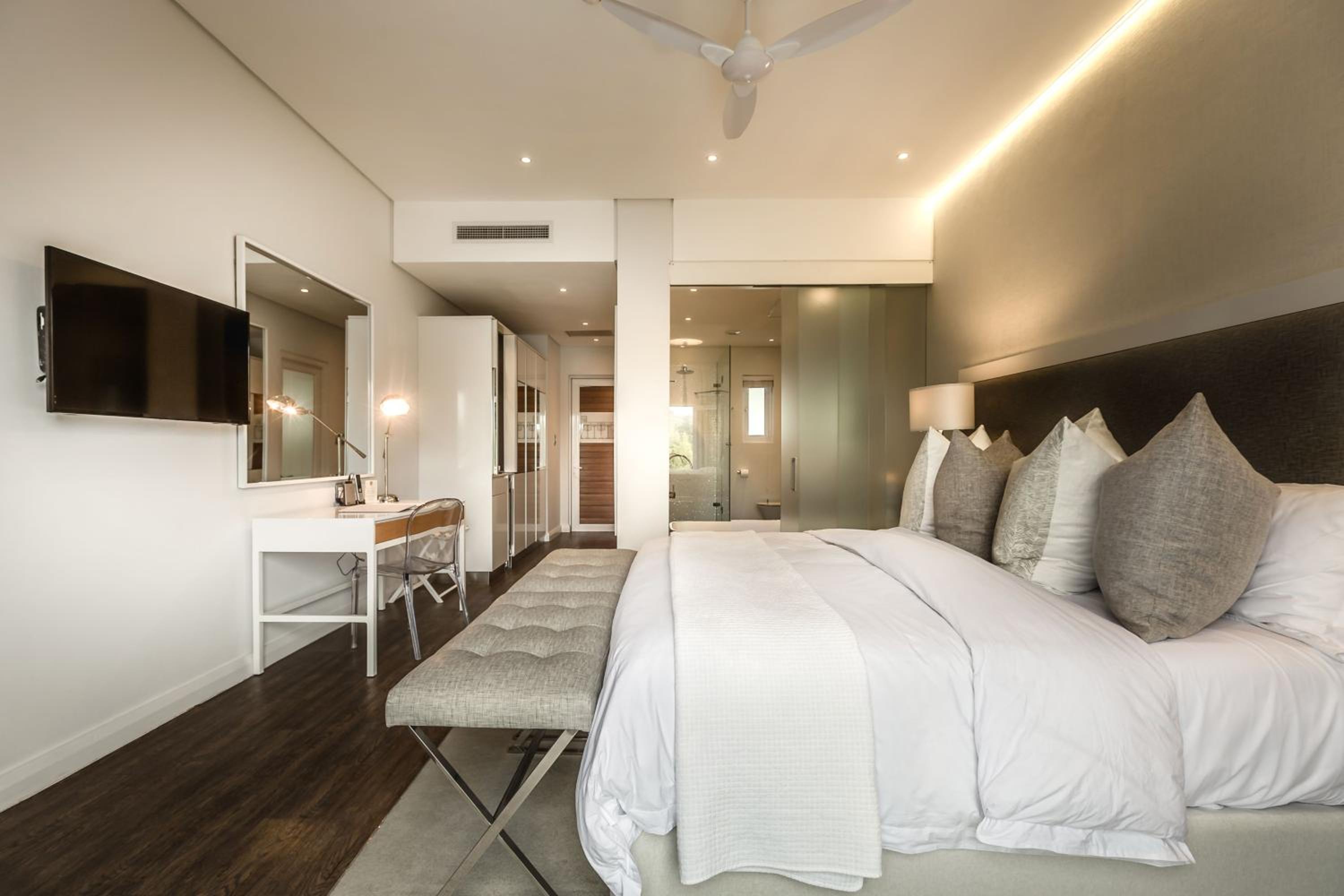 Luxury King or Twin Room with Mountain View - Photo 49