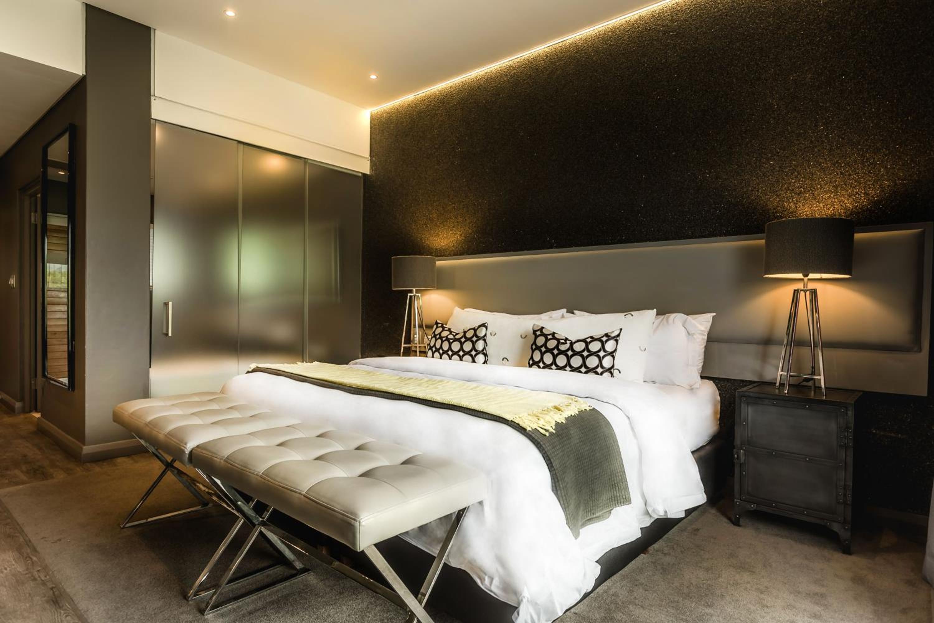 Luxury King or Twin Room with Mountain View - Photo 13