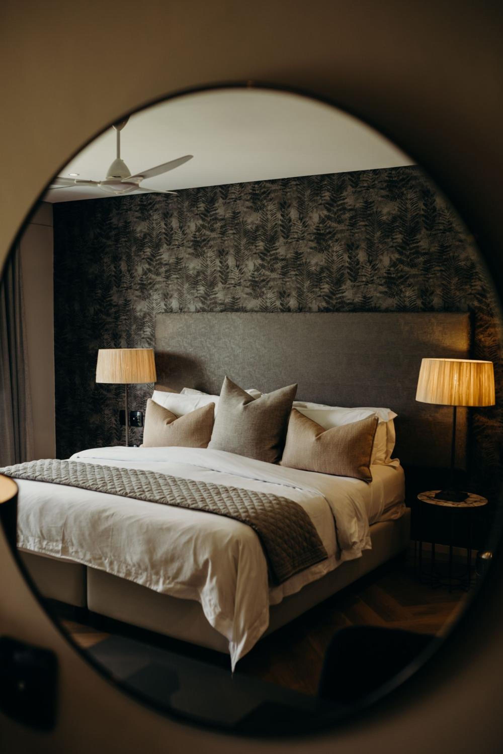 Luxury King or Twin Room with Mountain View - Photo 16