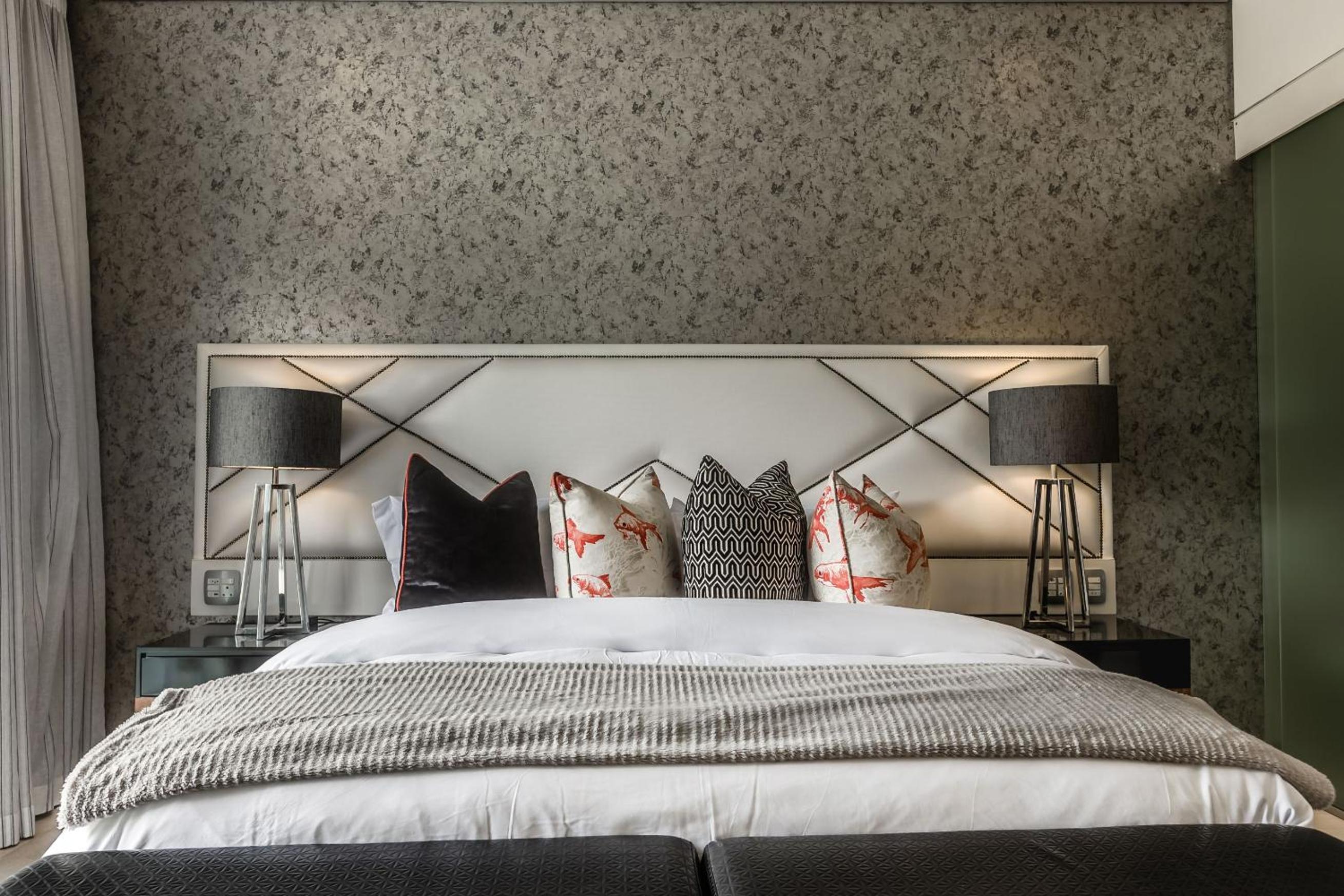 Luxury King or Twin Room with Mountain View - Photo 17
