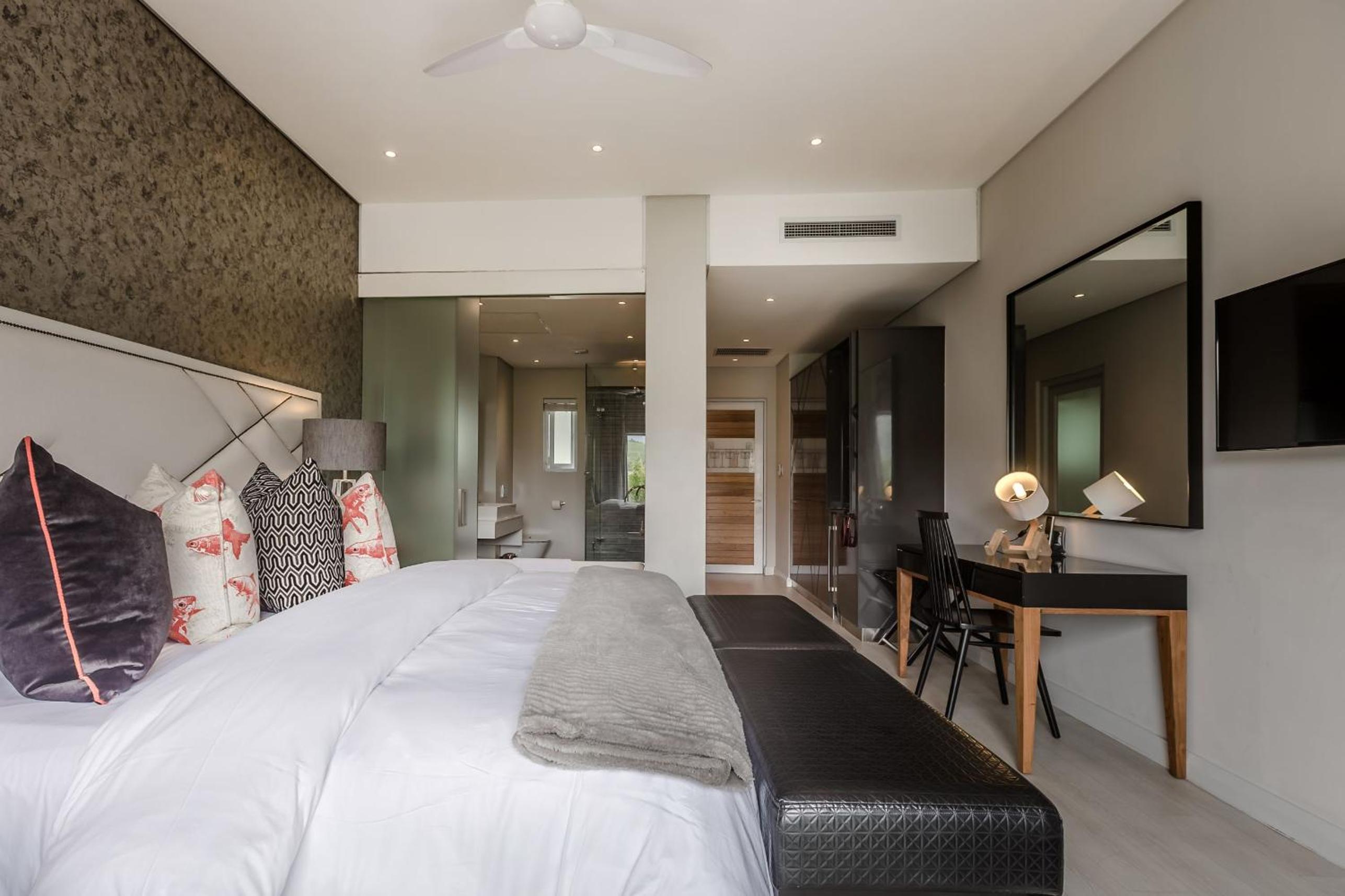 Luxury King or Twin Room with Mountain View - Photo 12