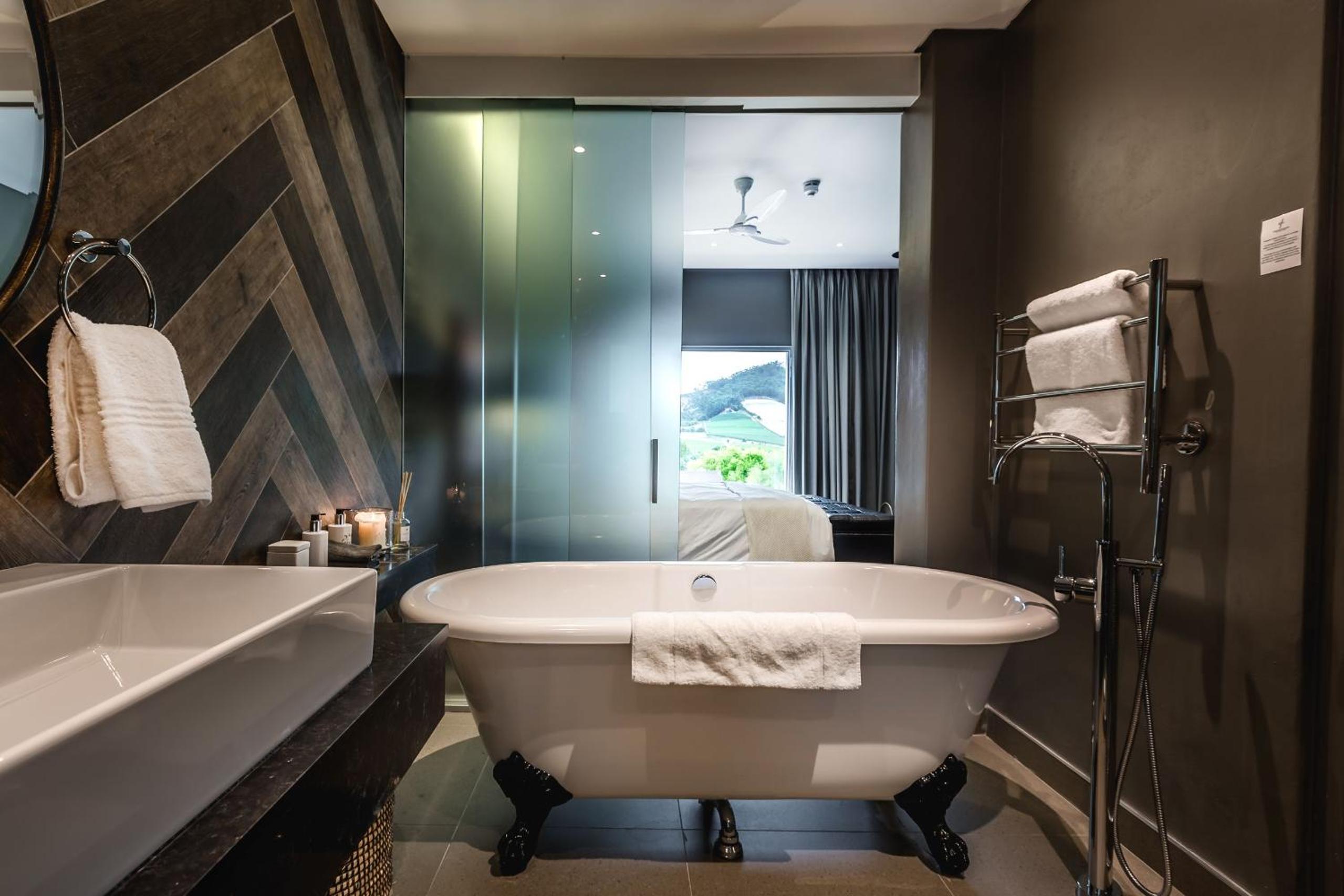 Luxury King or Twin Room with Mountain View - Photo 69