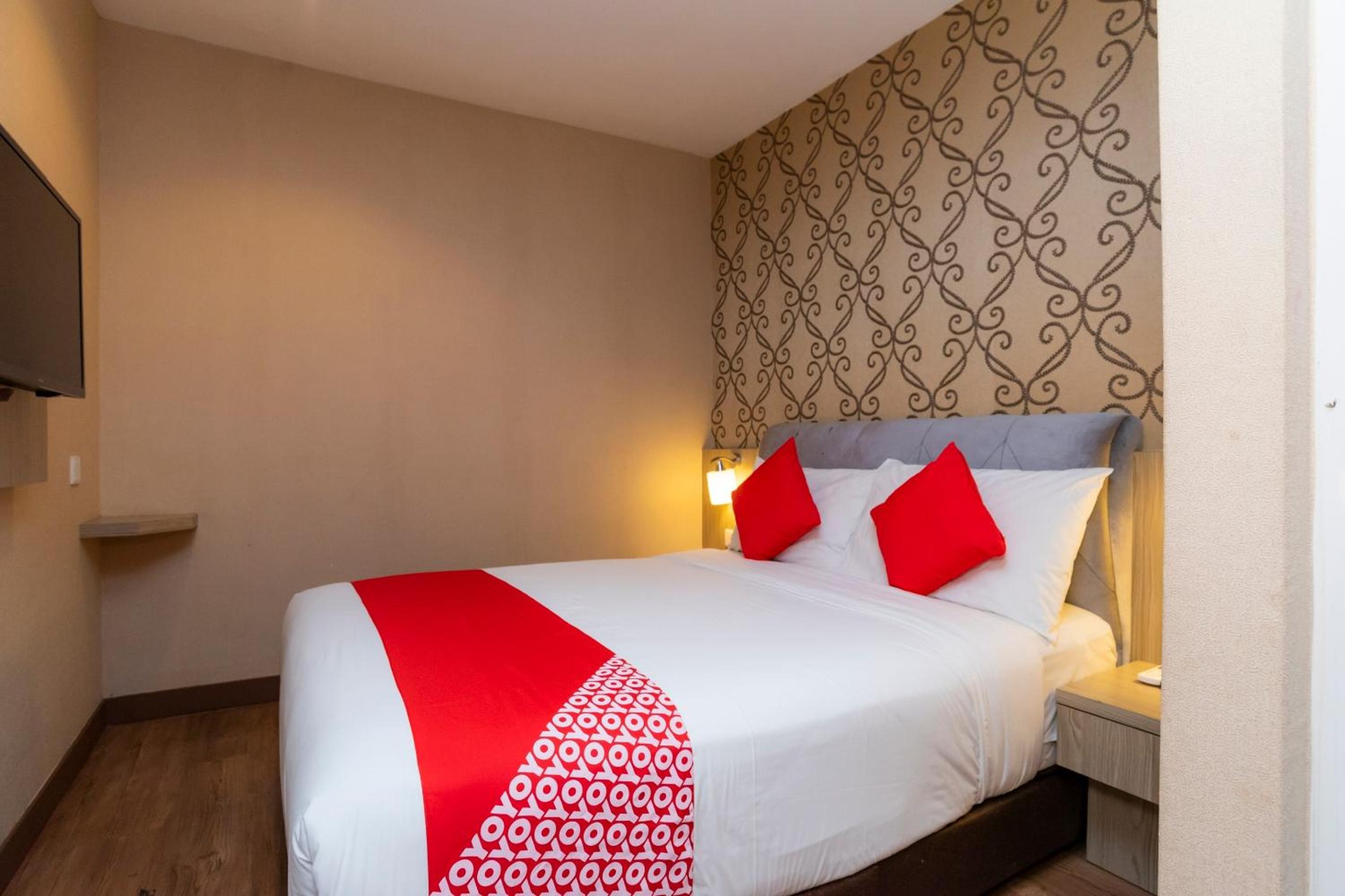 Standard Queen Room (No Window) photo 2