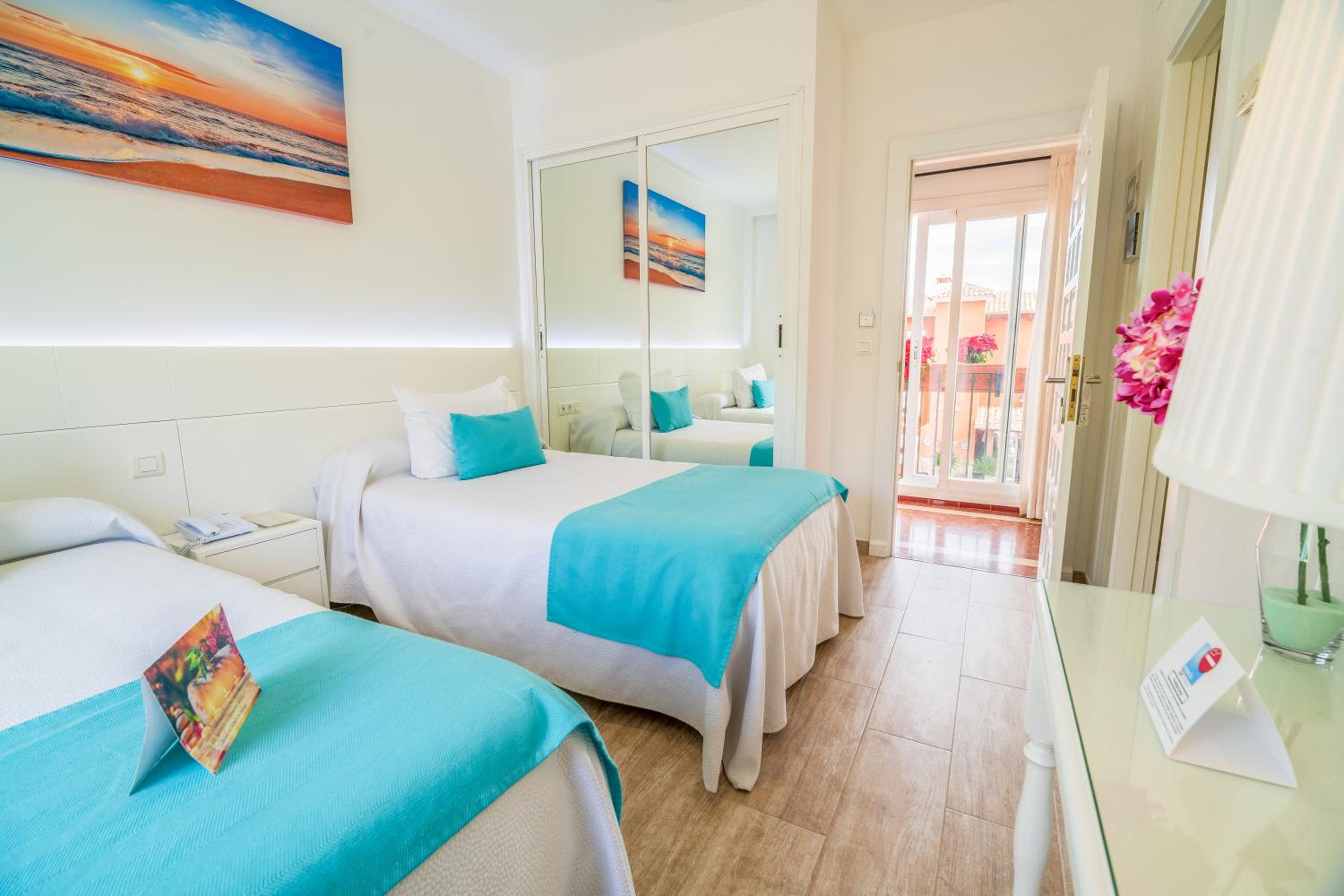 Twin Room with Terrace - Photo 8