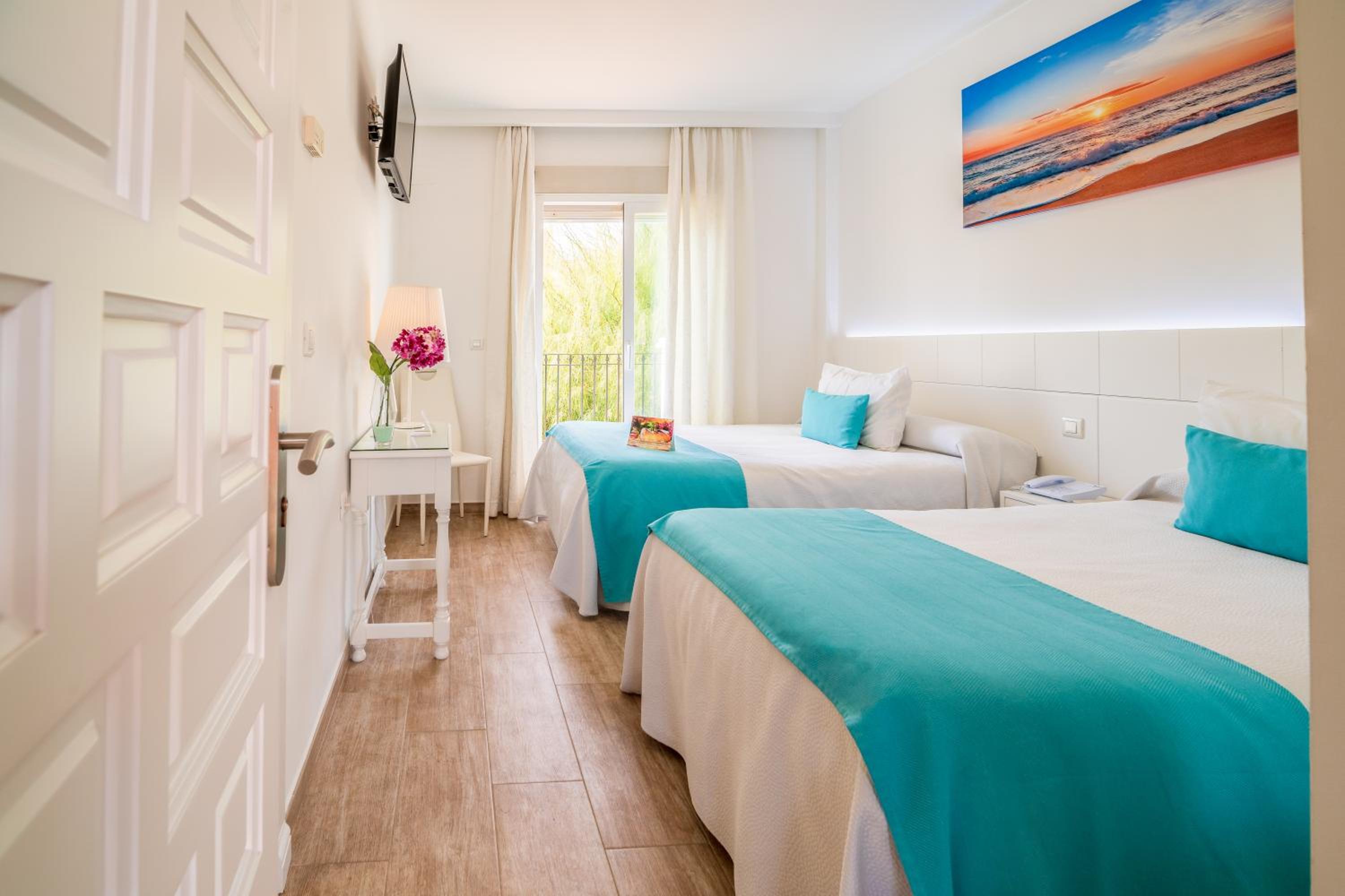 Twin Room with Terrace - Photo 4