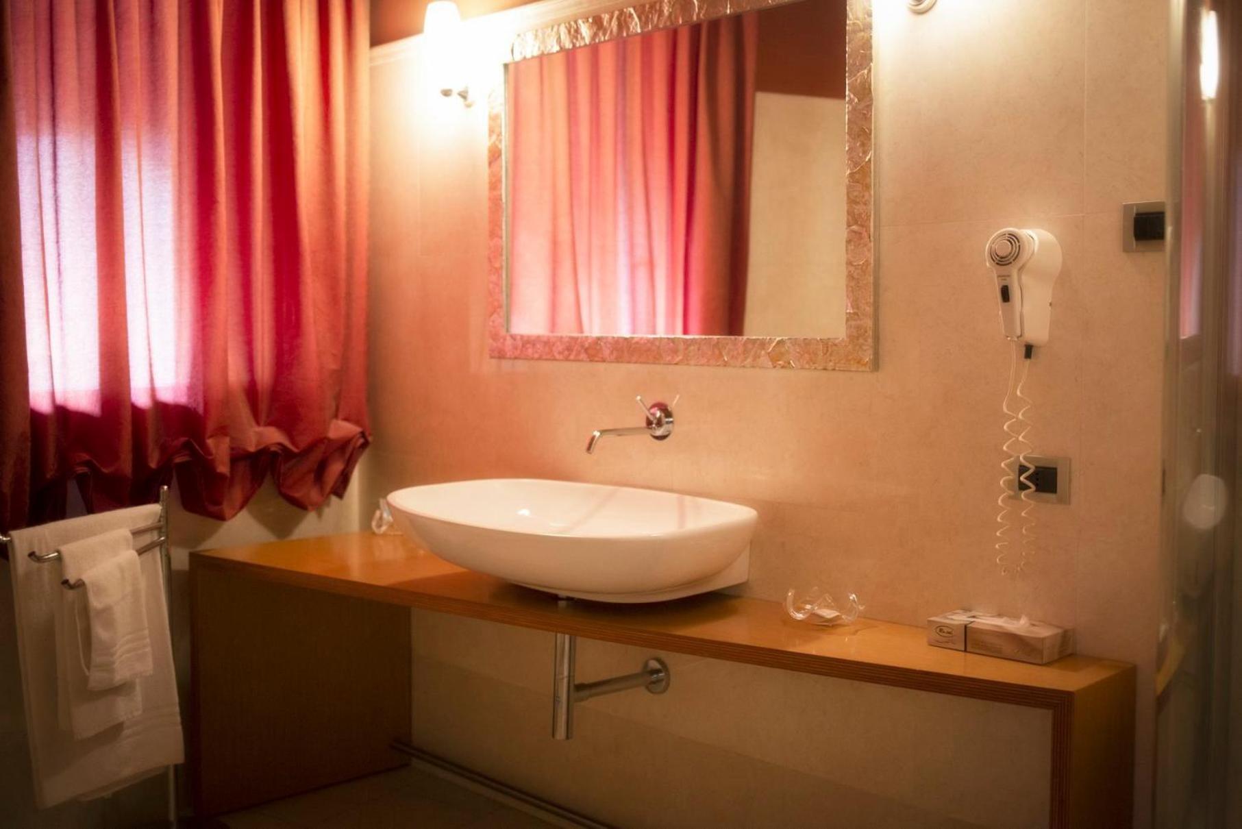 Double Room - Photo 4