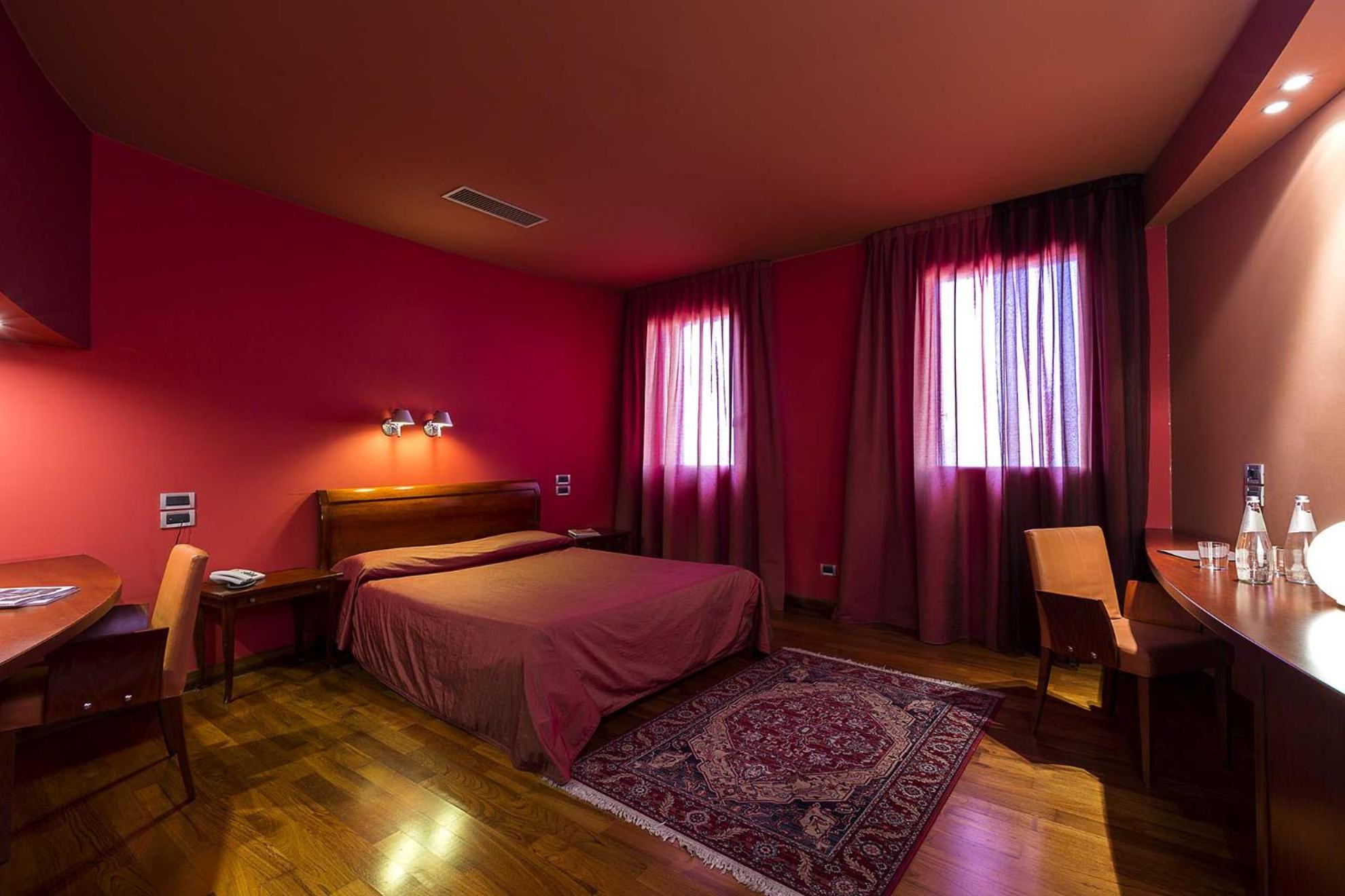 Double Room - Photo 2