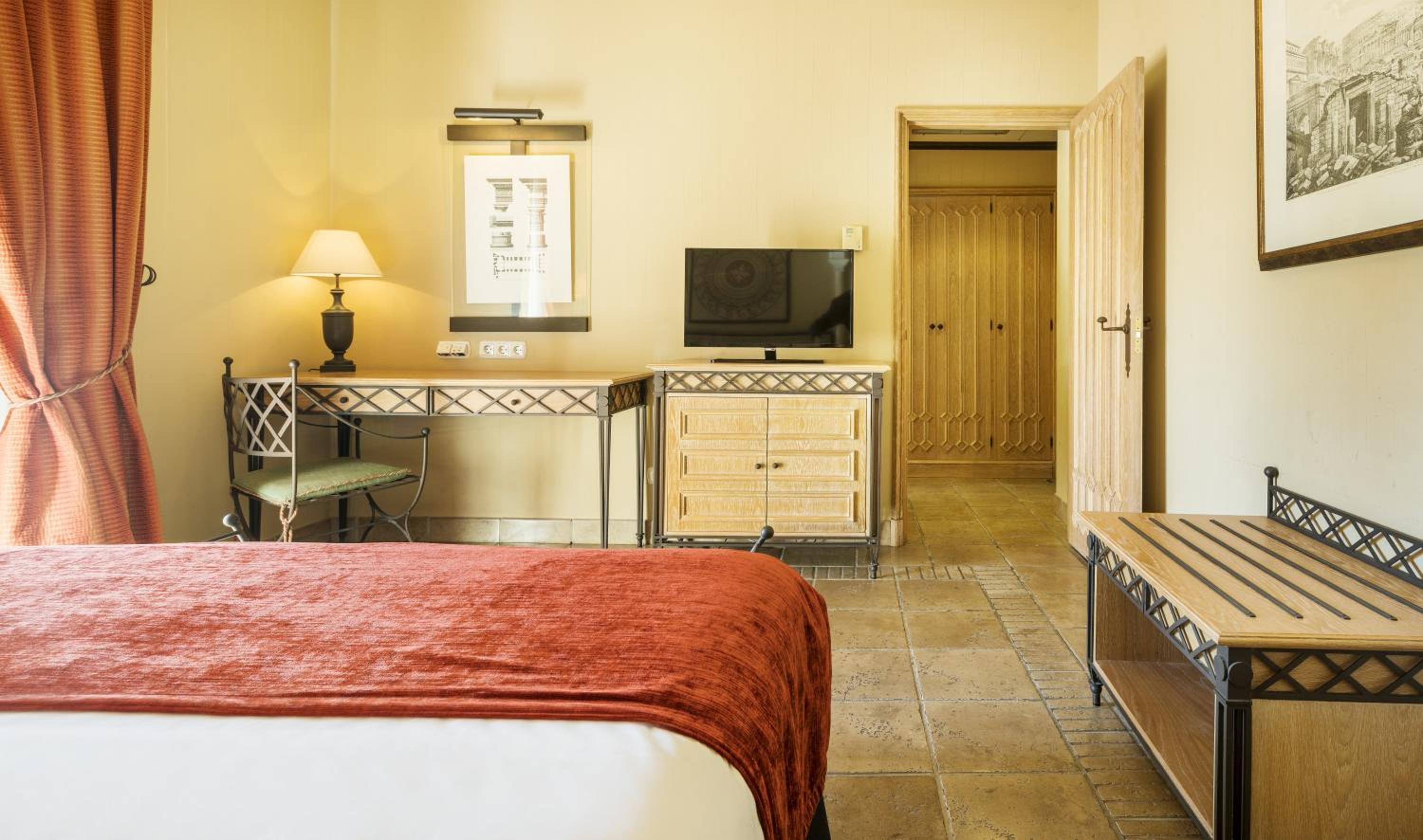 Superior Double or Twin Room - Photo 3