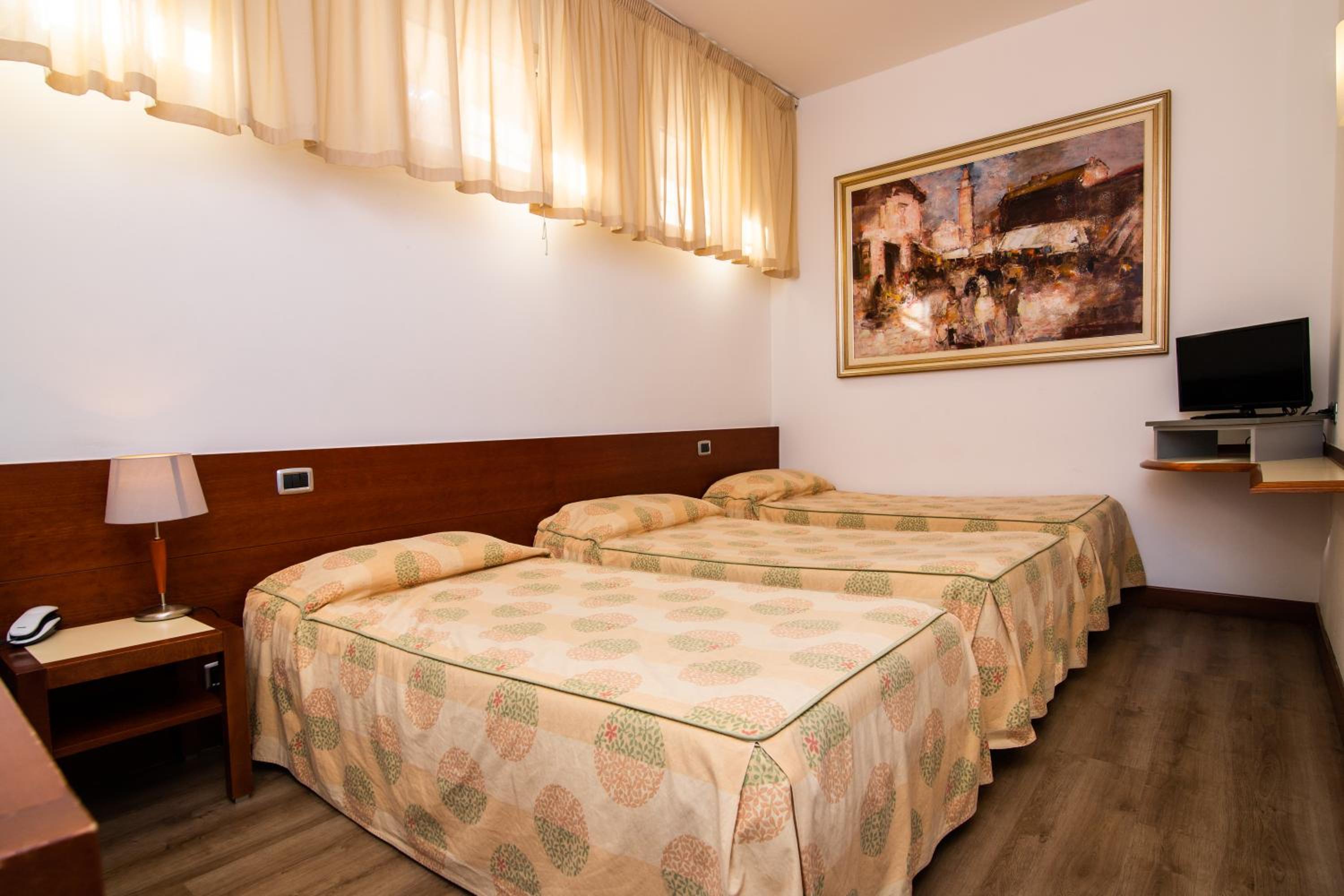 Triple Room - Photo 1