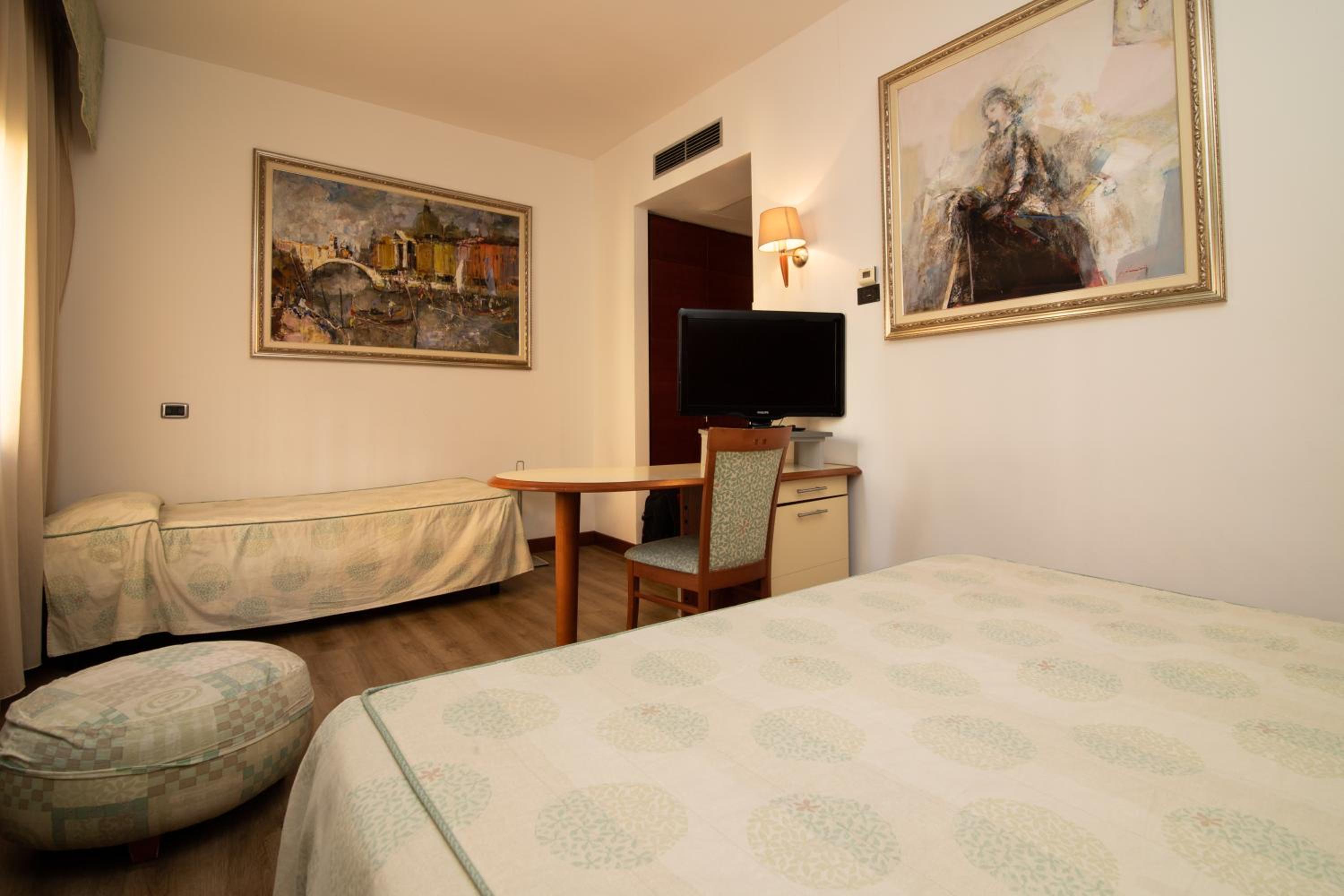 Classic Triple Room - Photo 3