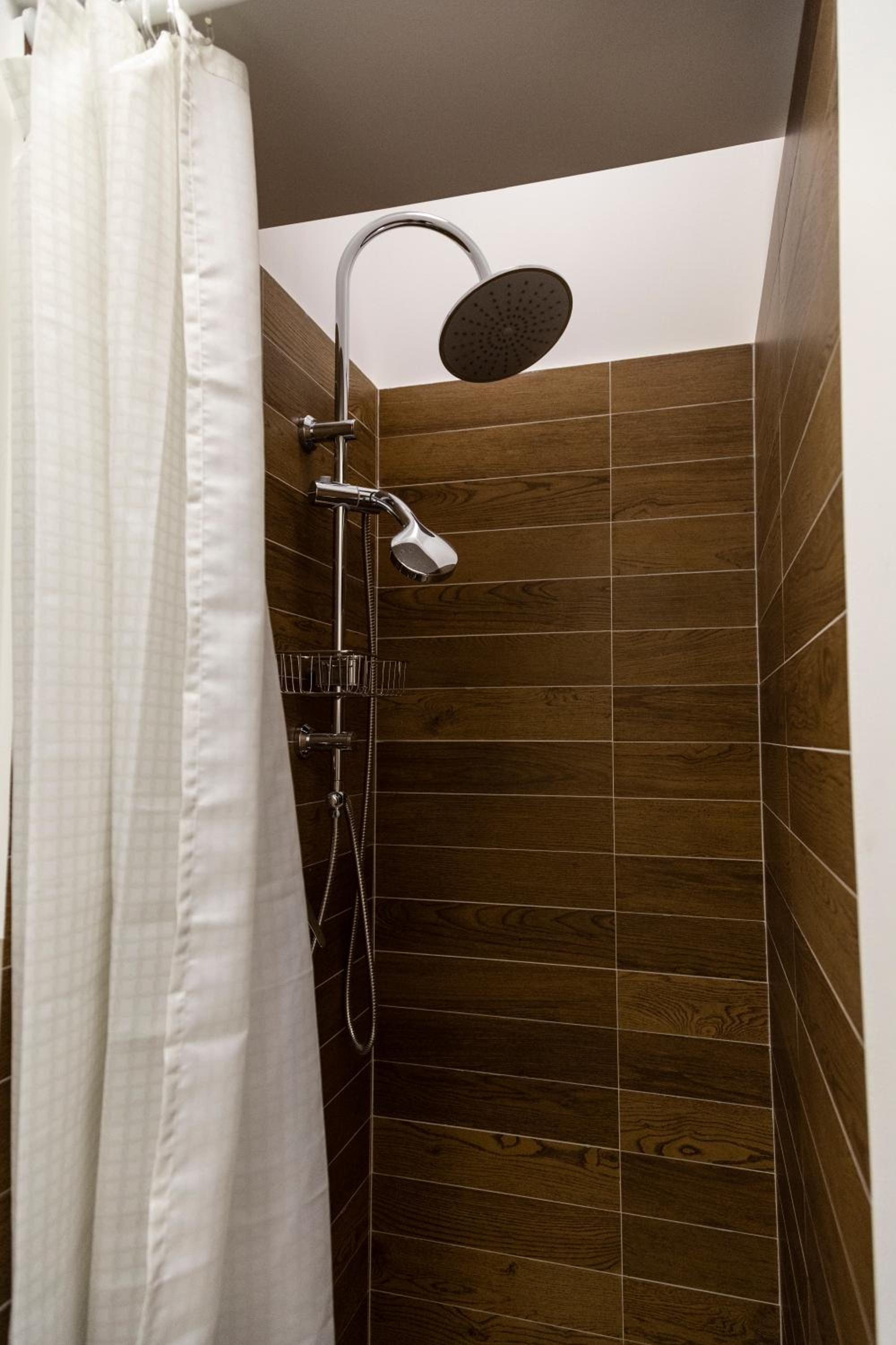 Junior Suite with Balcony - Photo 4