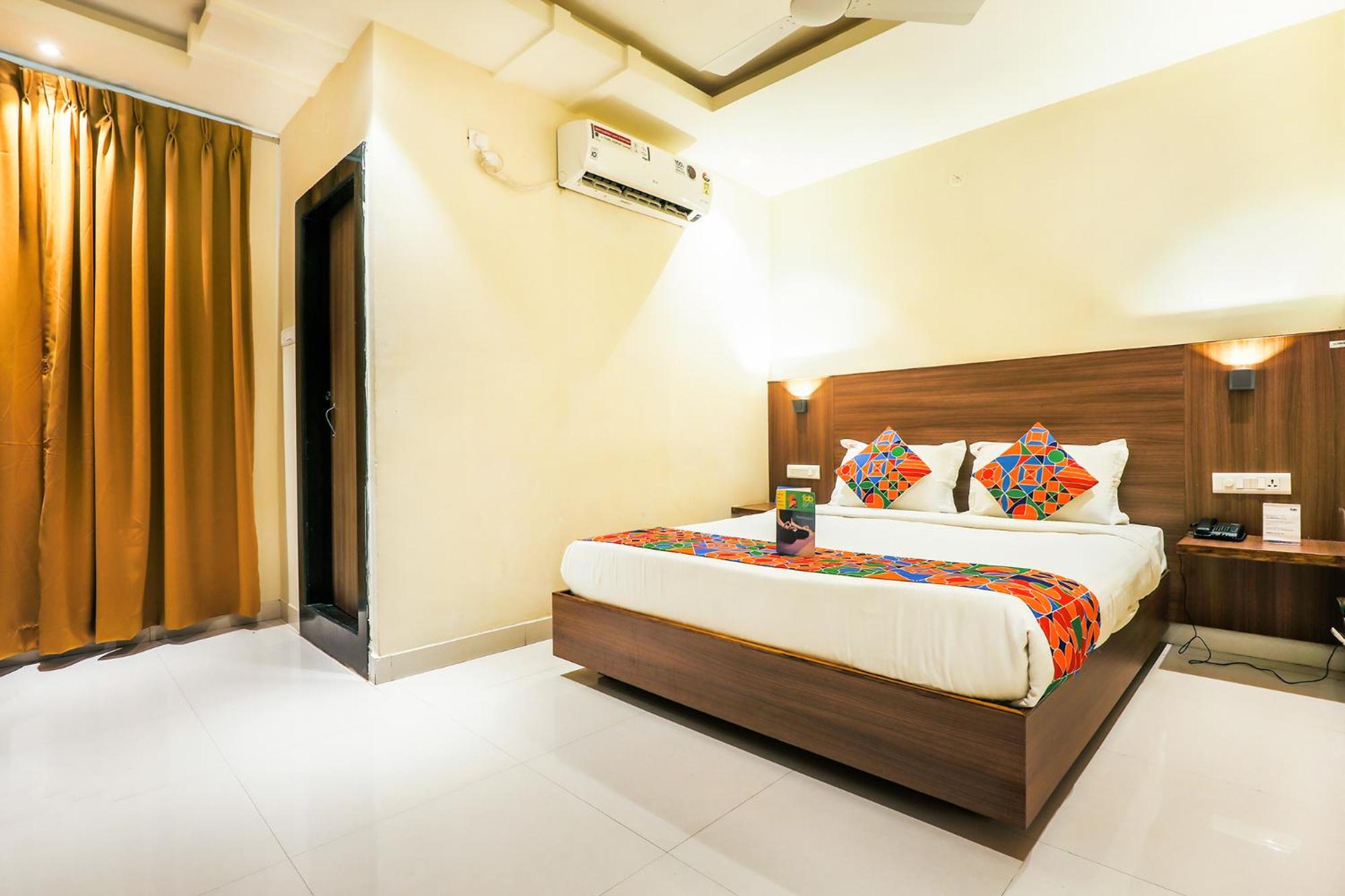Suite - Photo 1