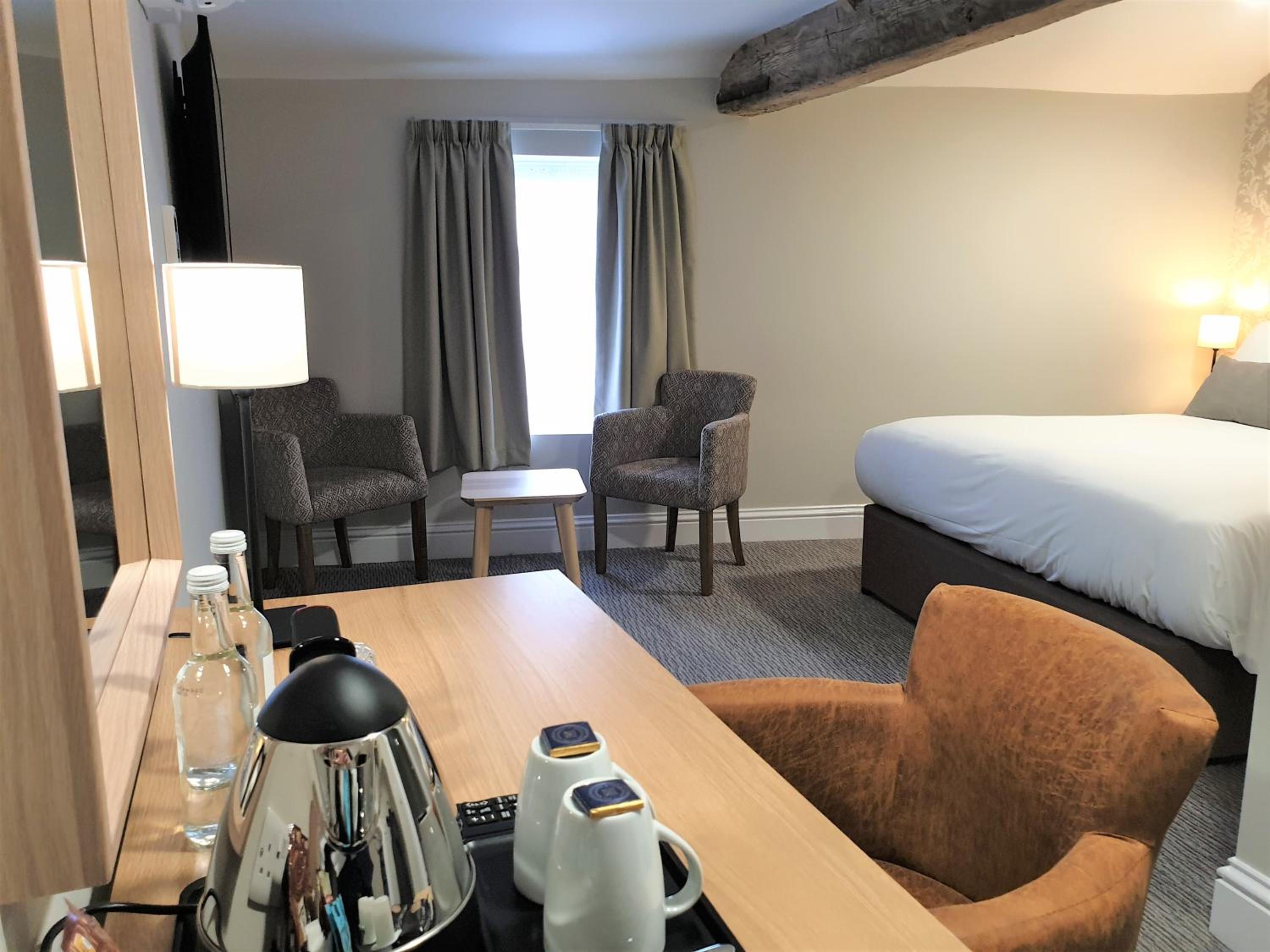 Superior King Room - Non-Smoking - Photo 2