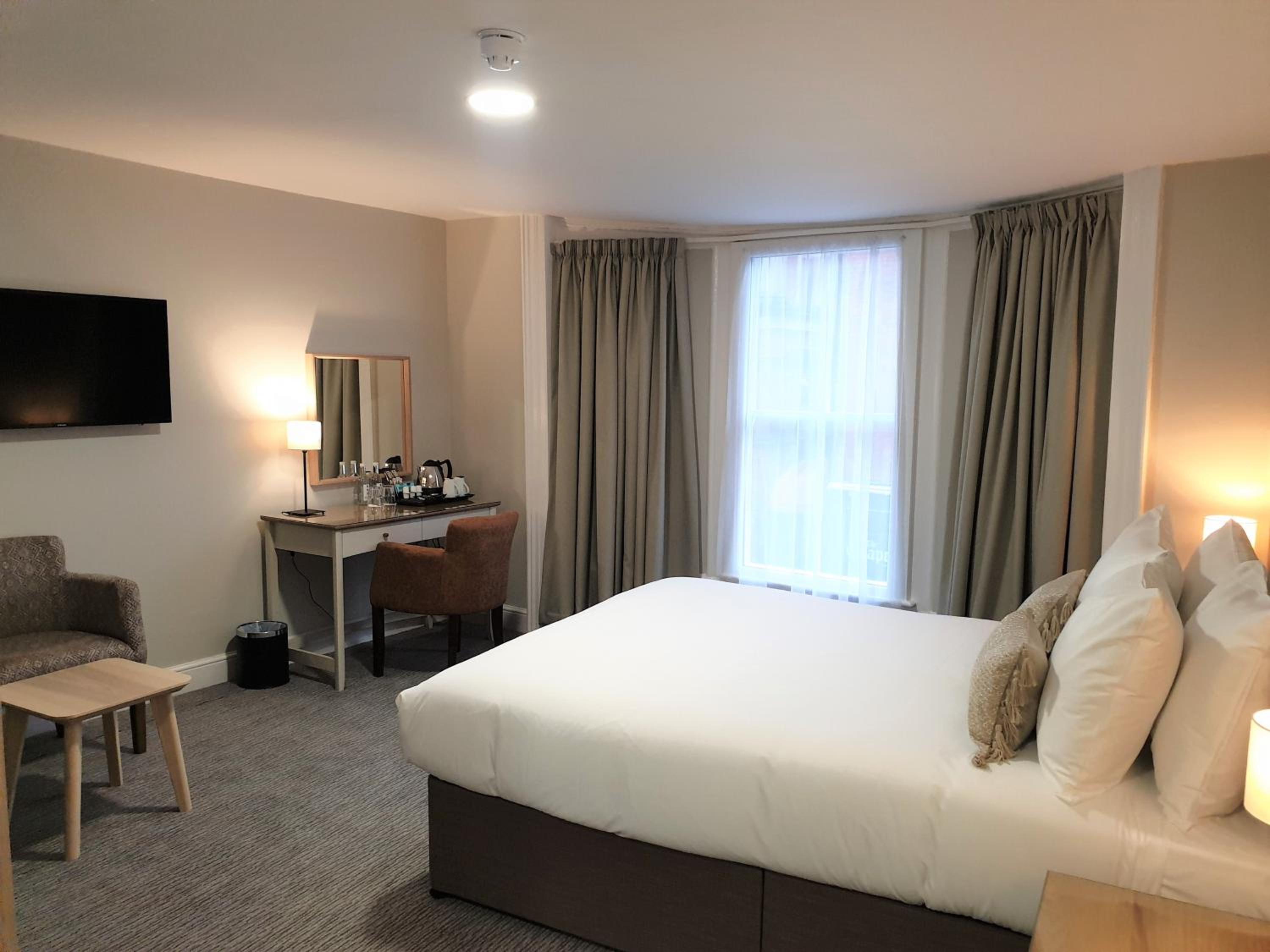 Superior King Room - Non-Smoking - Photo 3