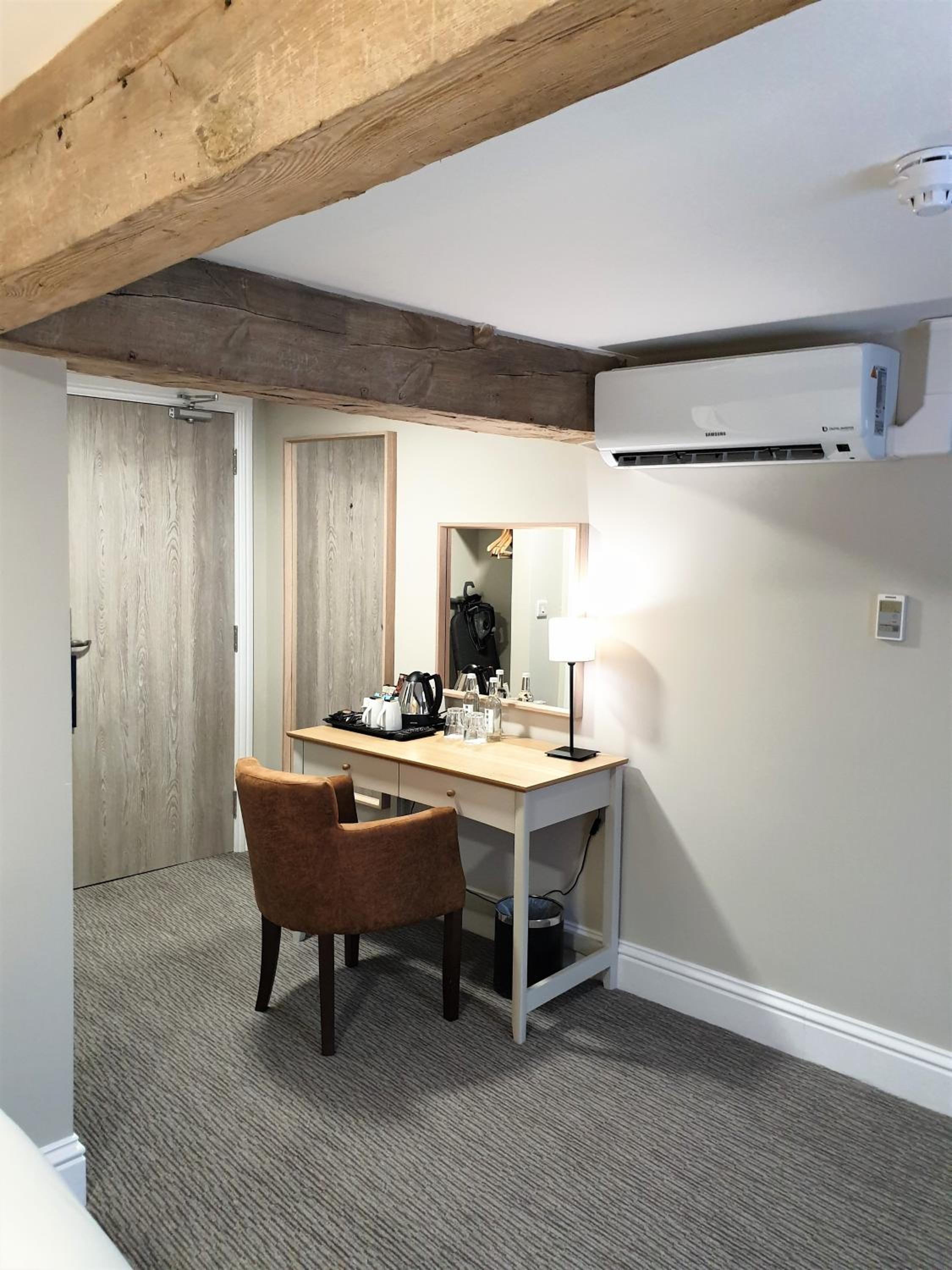 Superior King Room - Non-Smoking - Photo 5