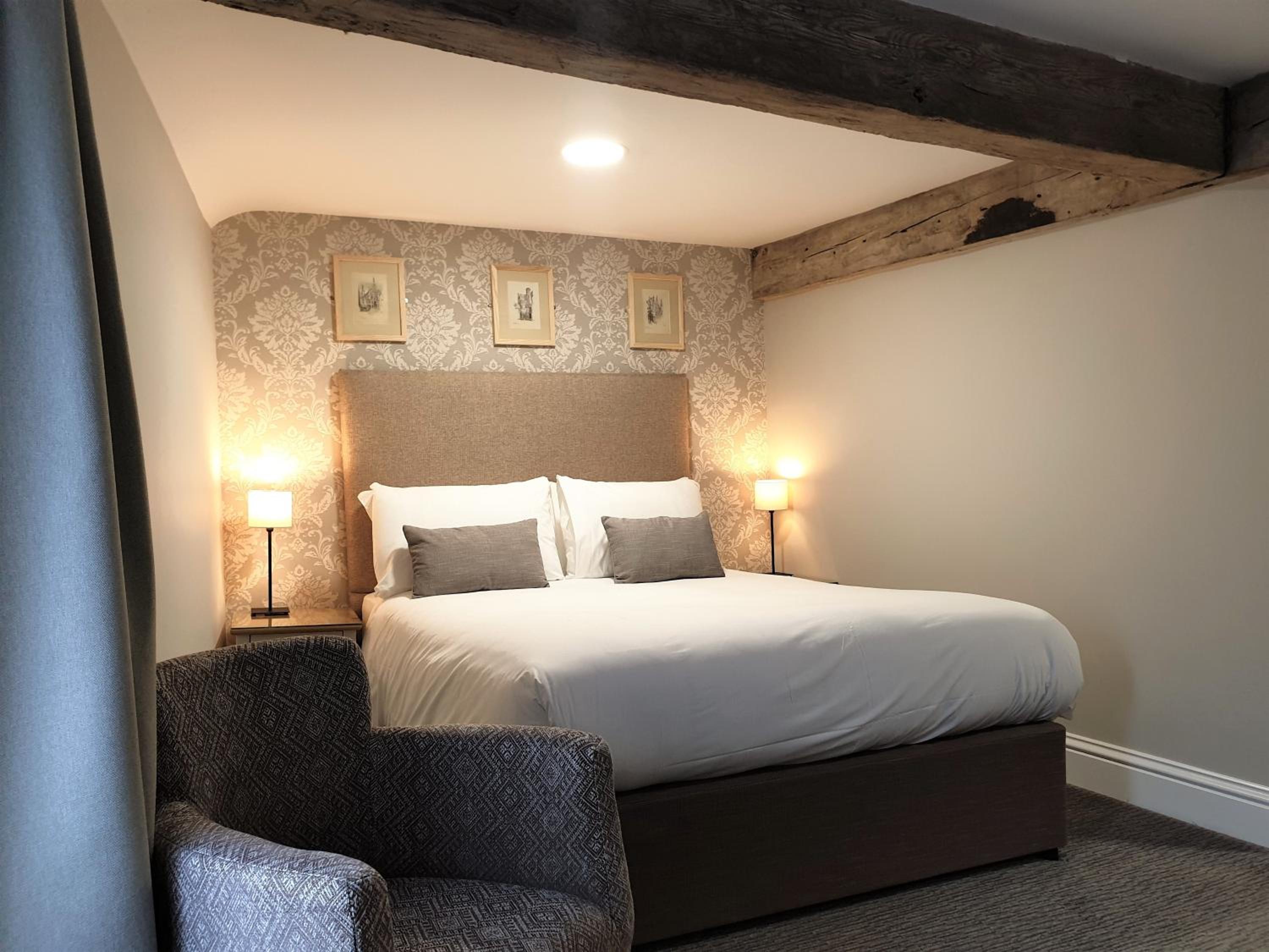 Superior King Room - Non-Smoking - Photo 7