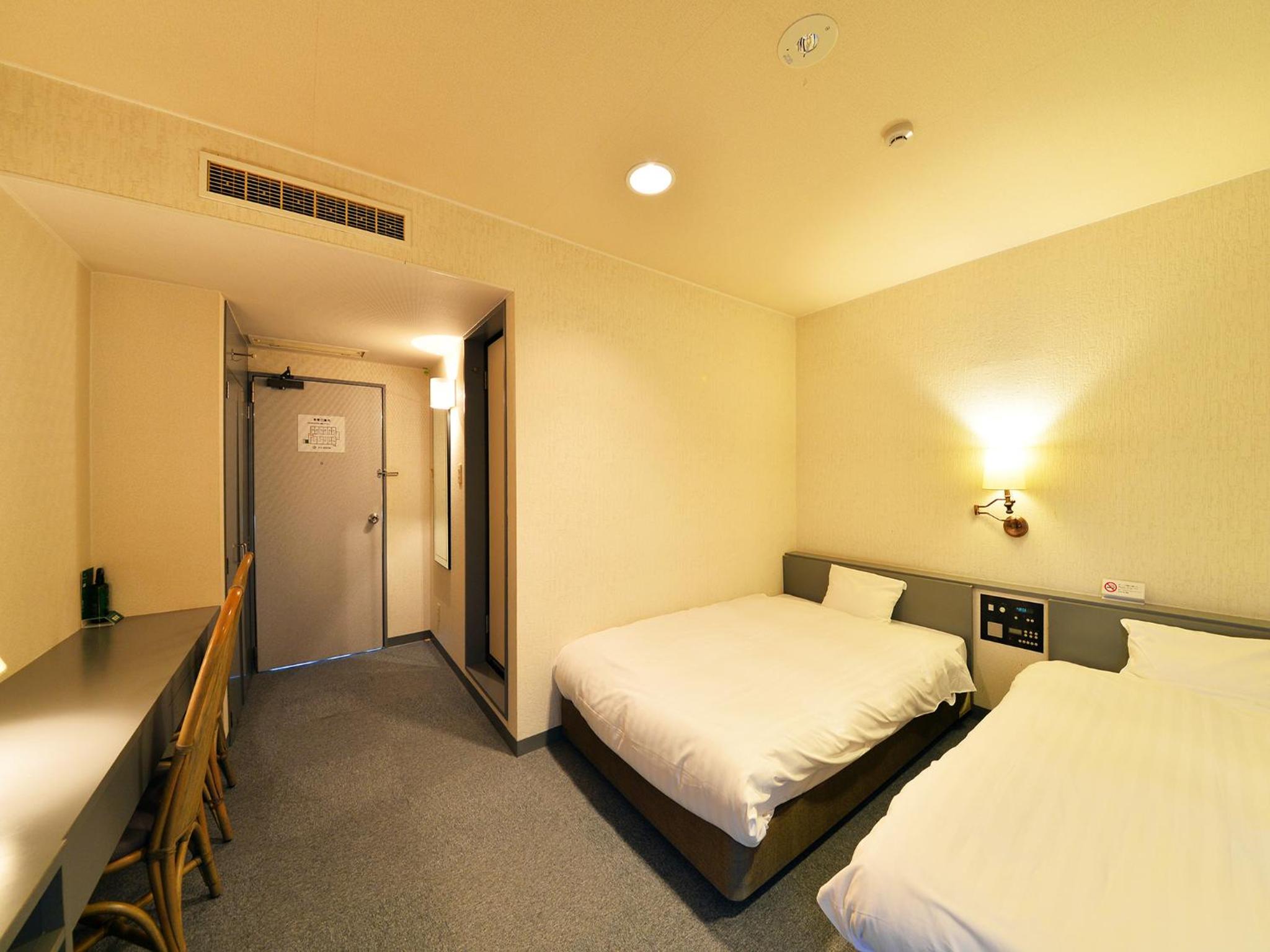Twin Room - Non-Smoking - Photo 1