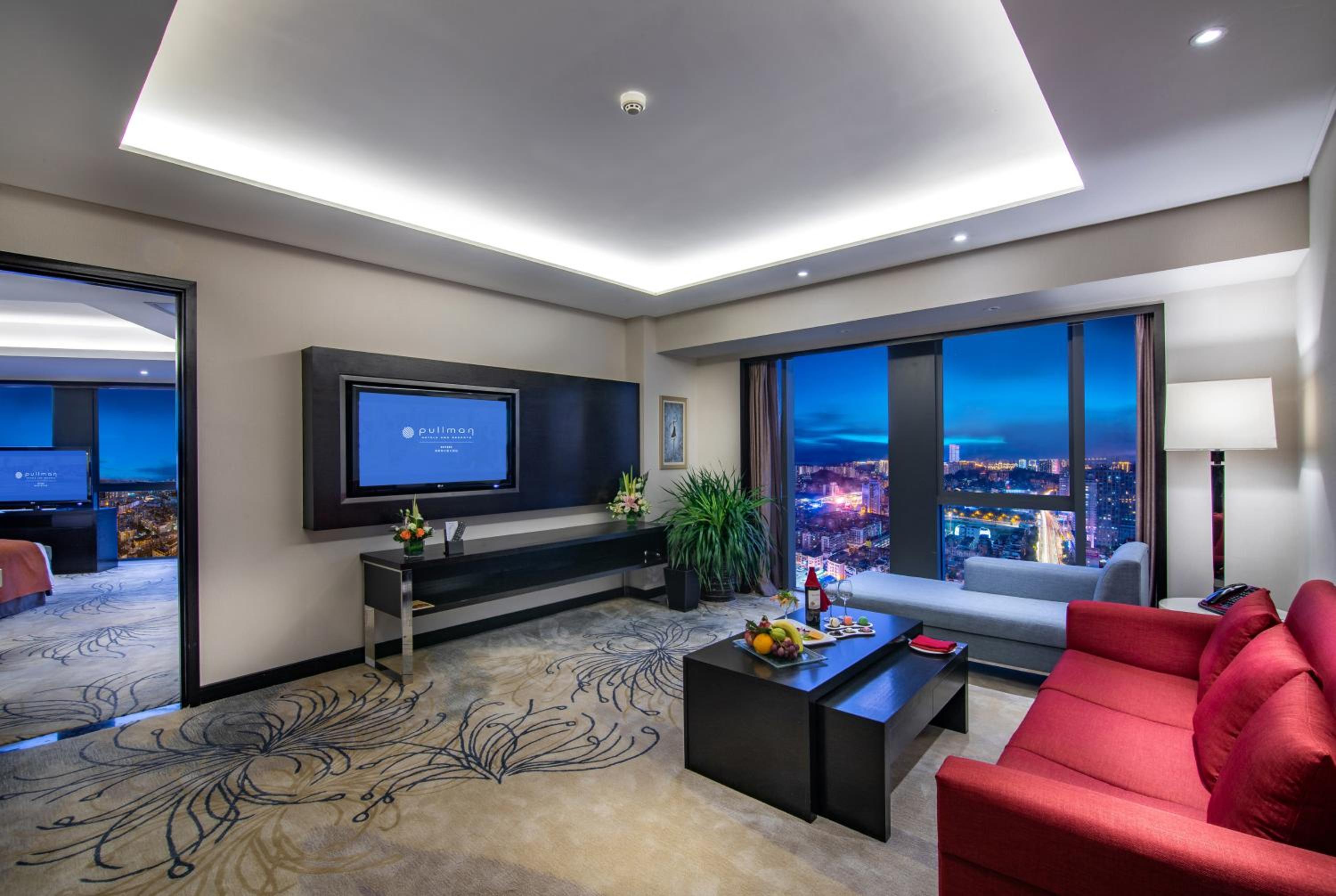Deluxe Suite - Photo 2