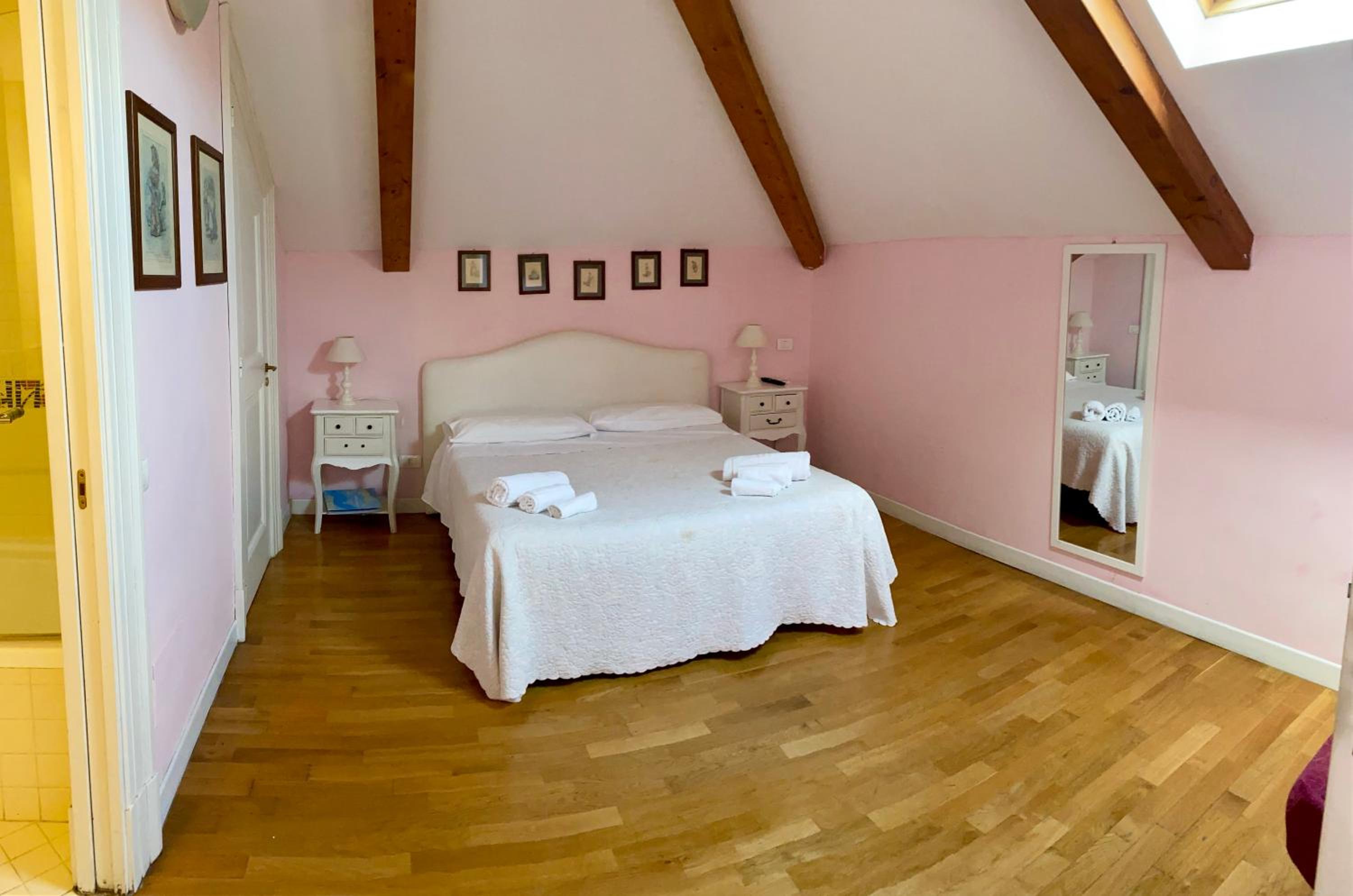 Standard Double Room - Photo 19