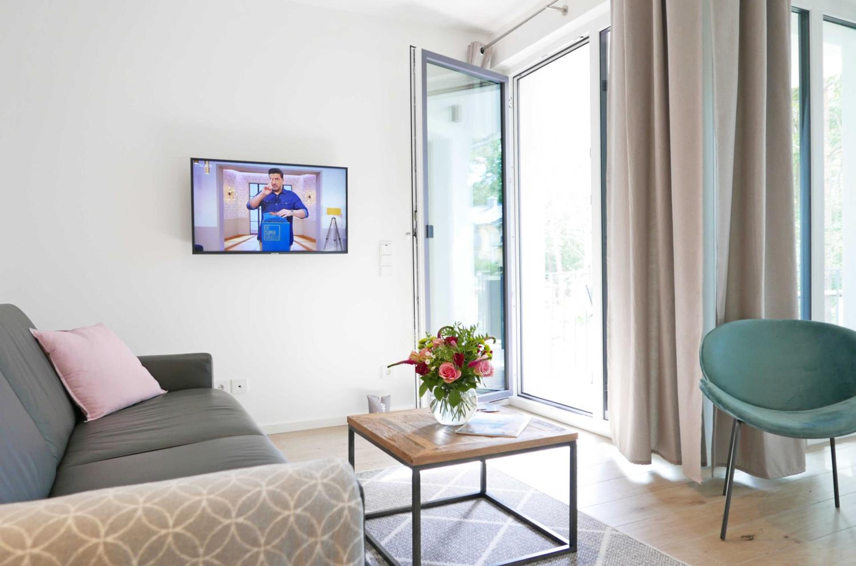 One-Bedroom Apartment with Balcony photo 3