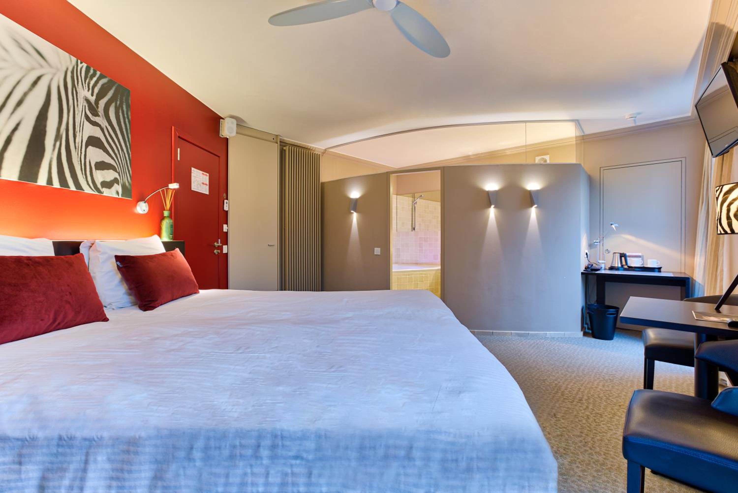 Marvelous Room with Spa Bath photo 3