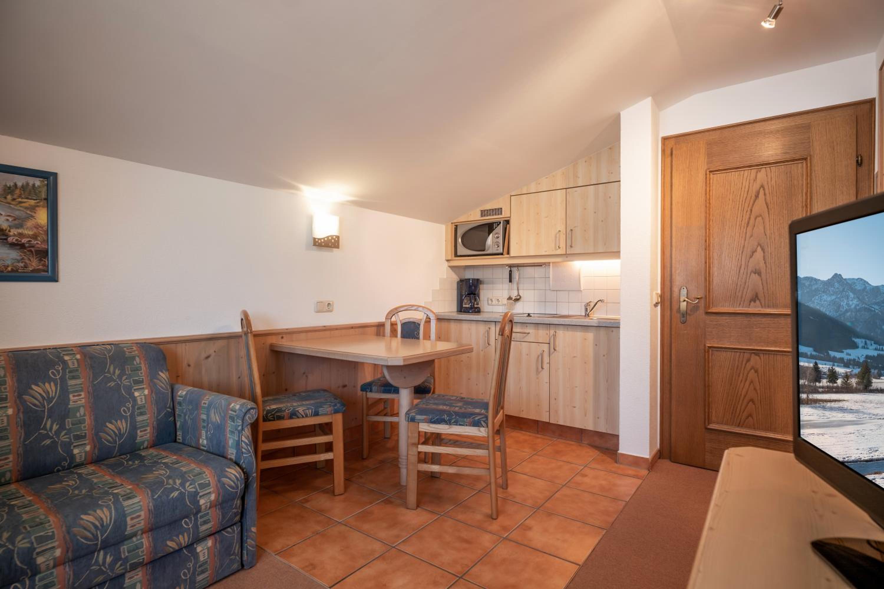 Apartment 5 with Lake View photo 3