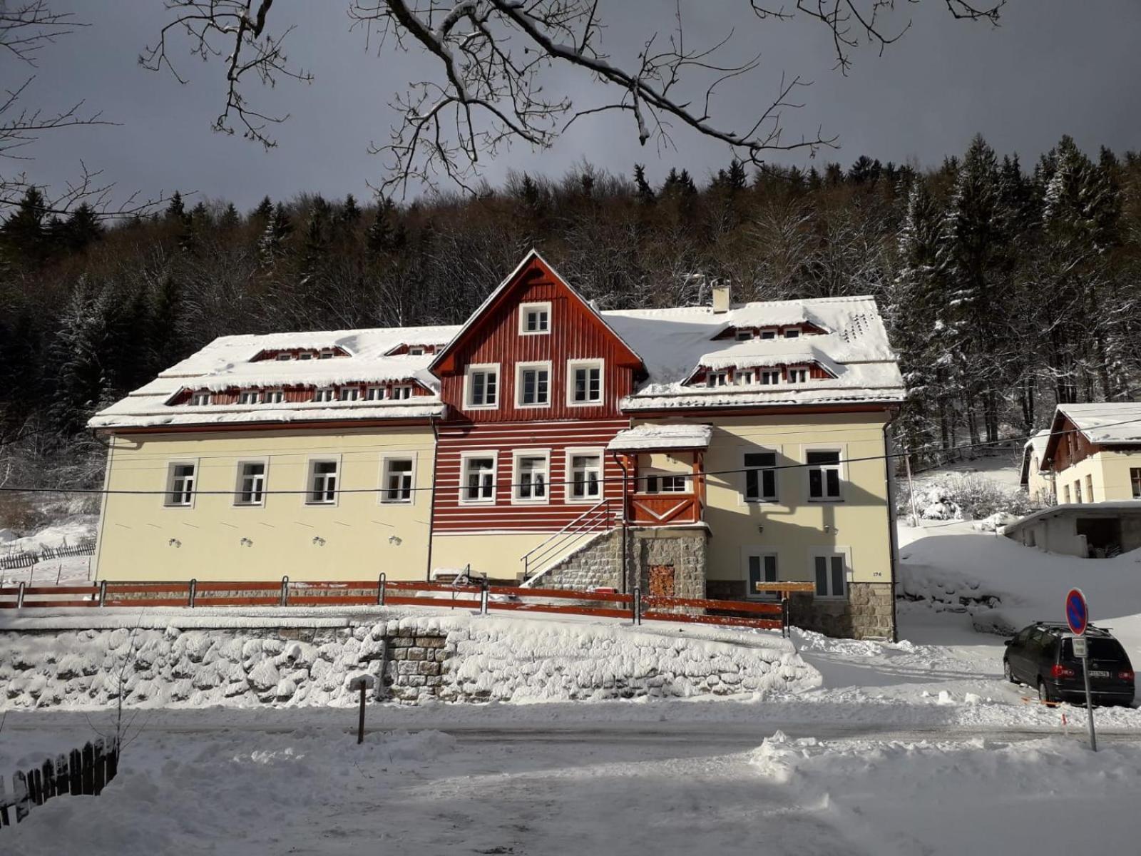 Apartment with Forest View and Terrace - Photo 32