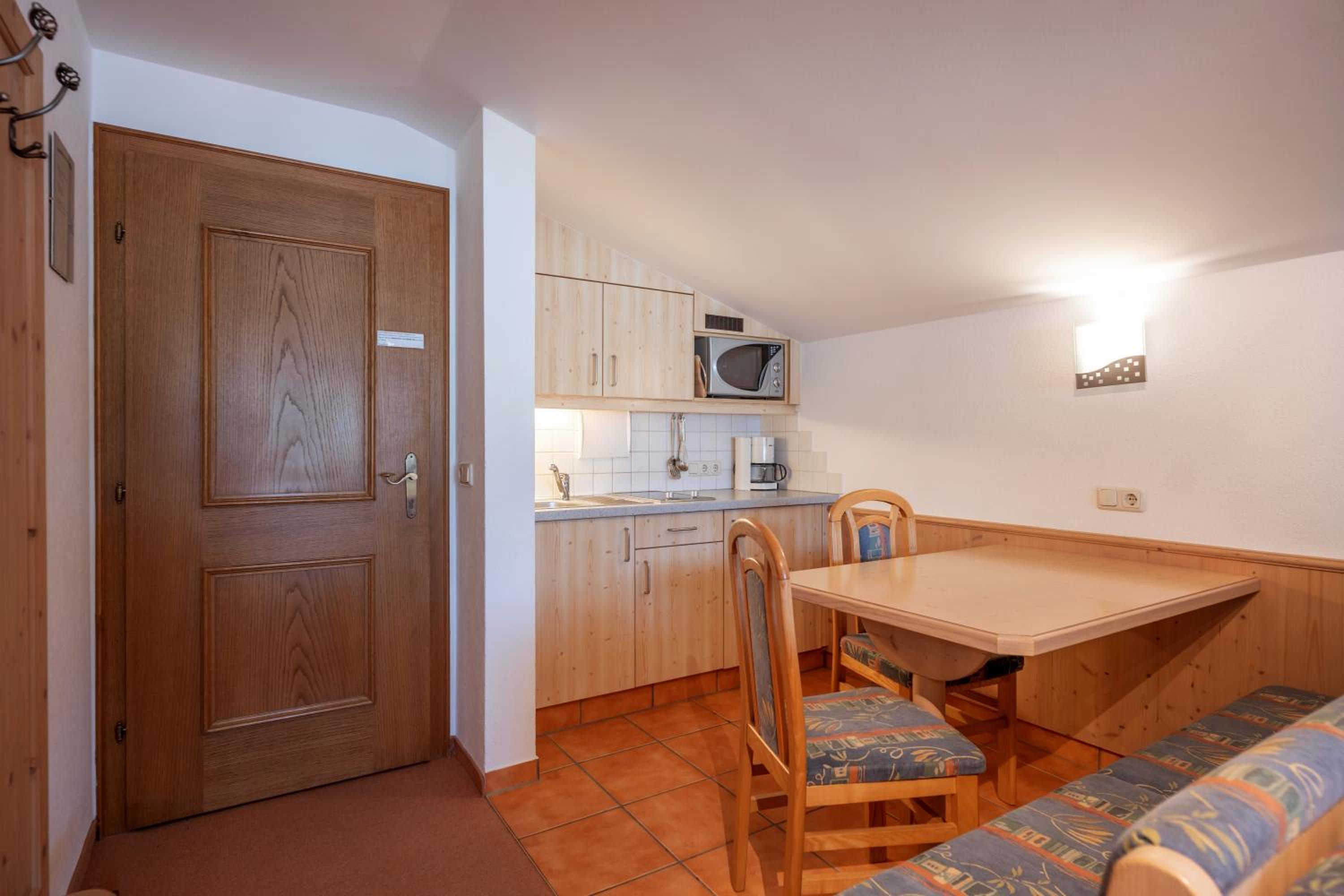 Apartment 3 with Mountain View photo 3